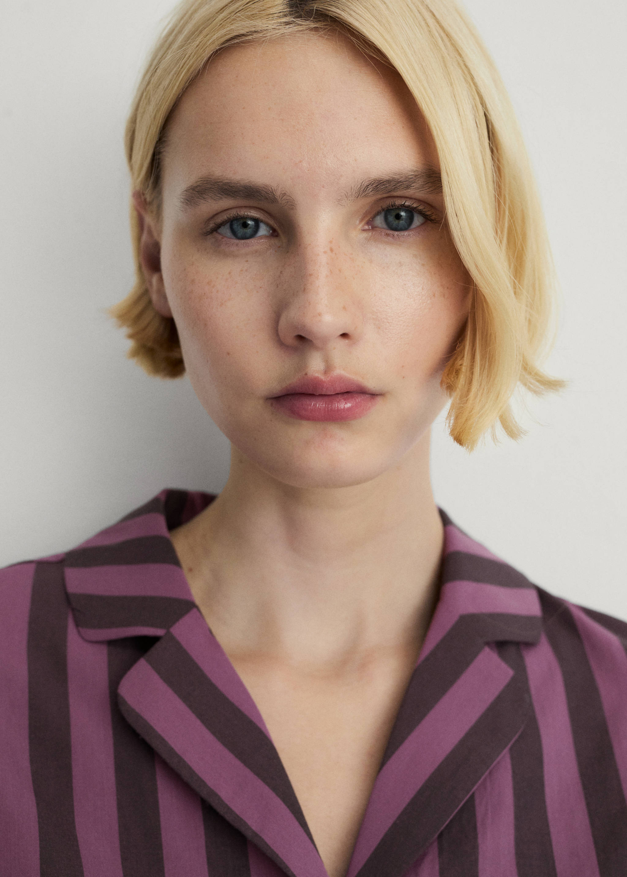 Two-tone woven striped long shirt - Details of the article 1