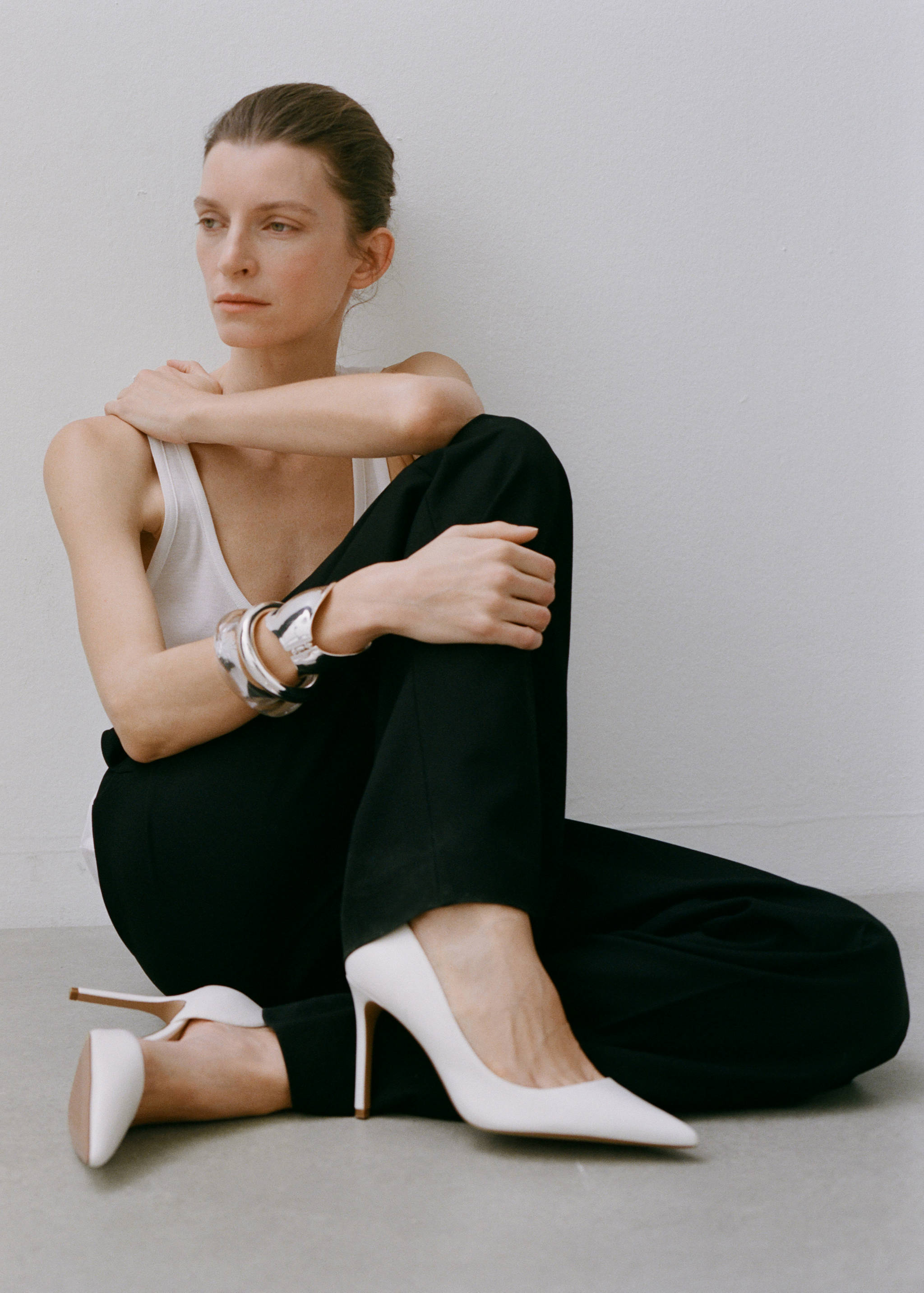 Asymmetrical heeled shoes - Details of the article 7