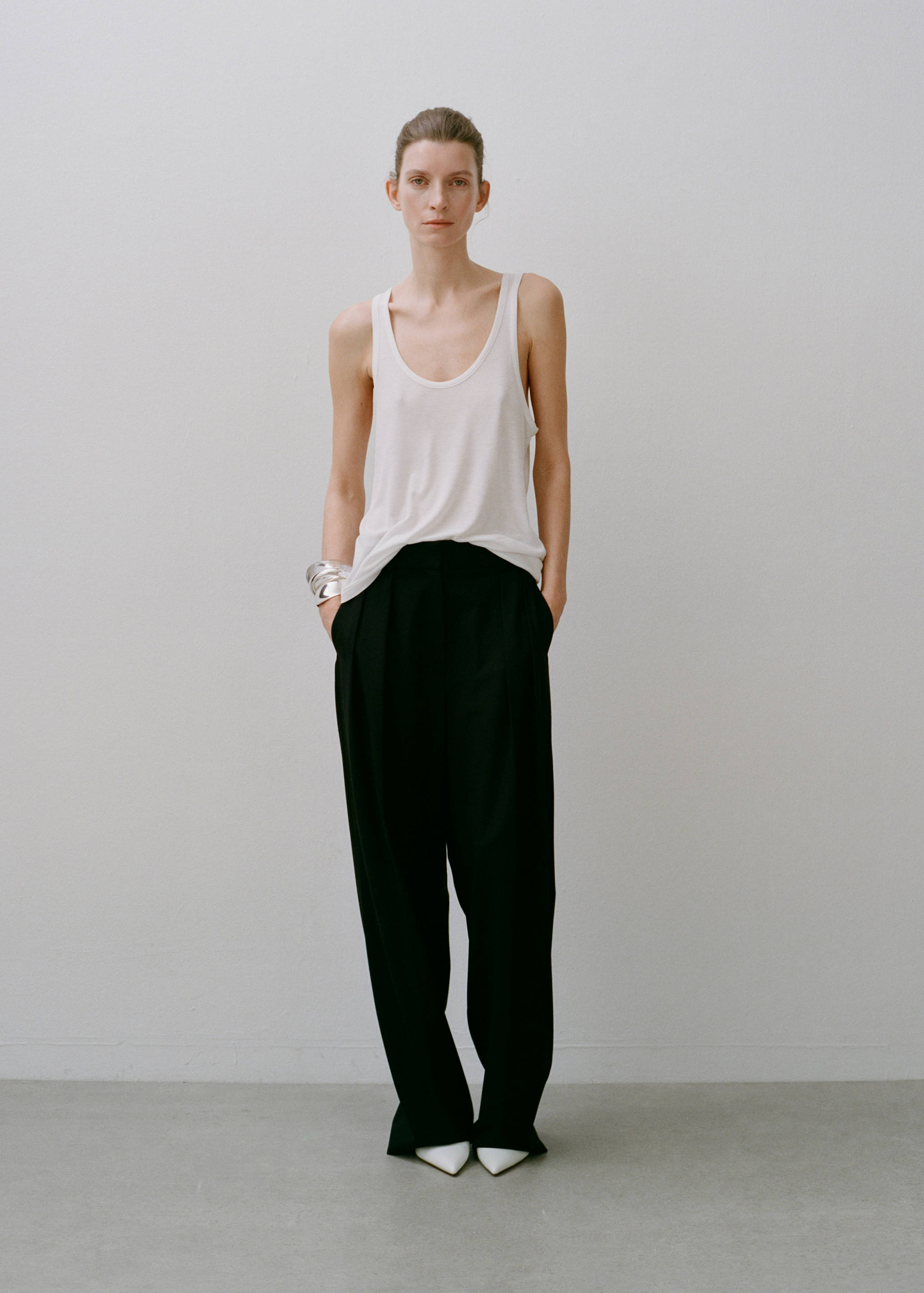 Asymmetrical heeled shoes - General plane