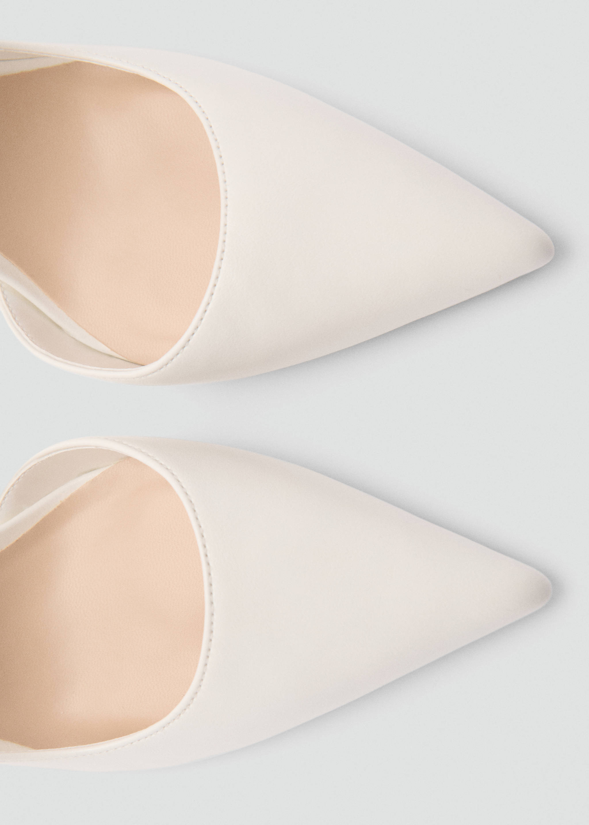 Asymmetrical heeled shoes - Details of the article 2