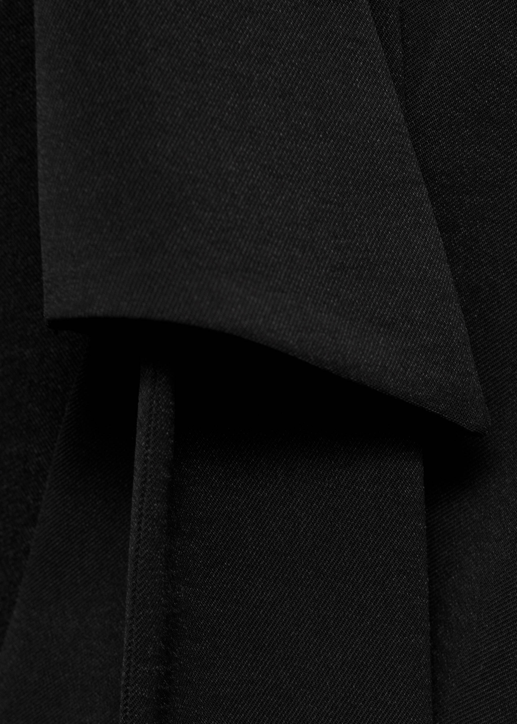 Wrap dress with shirt collar - Details of the article 8