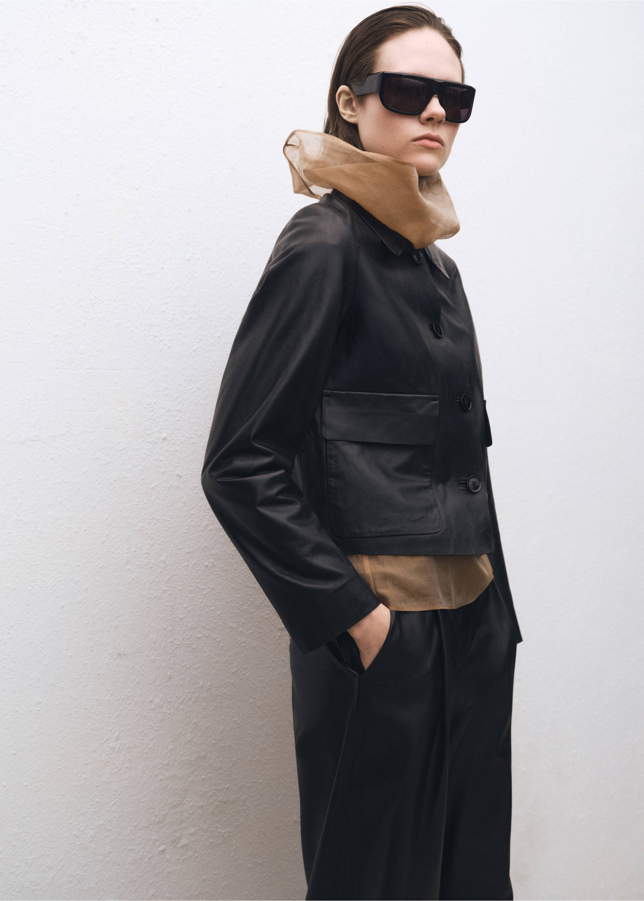 Chaqueta piel botones - Plano medio, Negro. Ref: 87094074-00.
