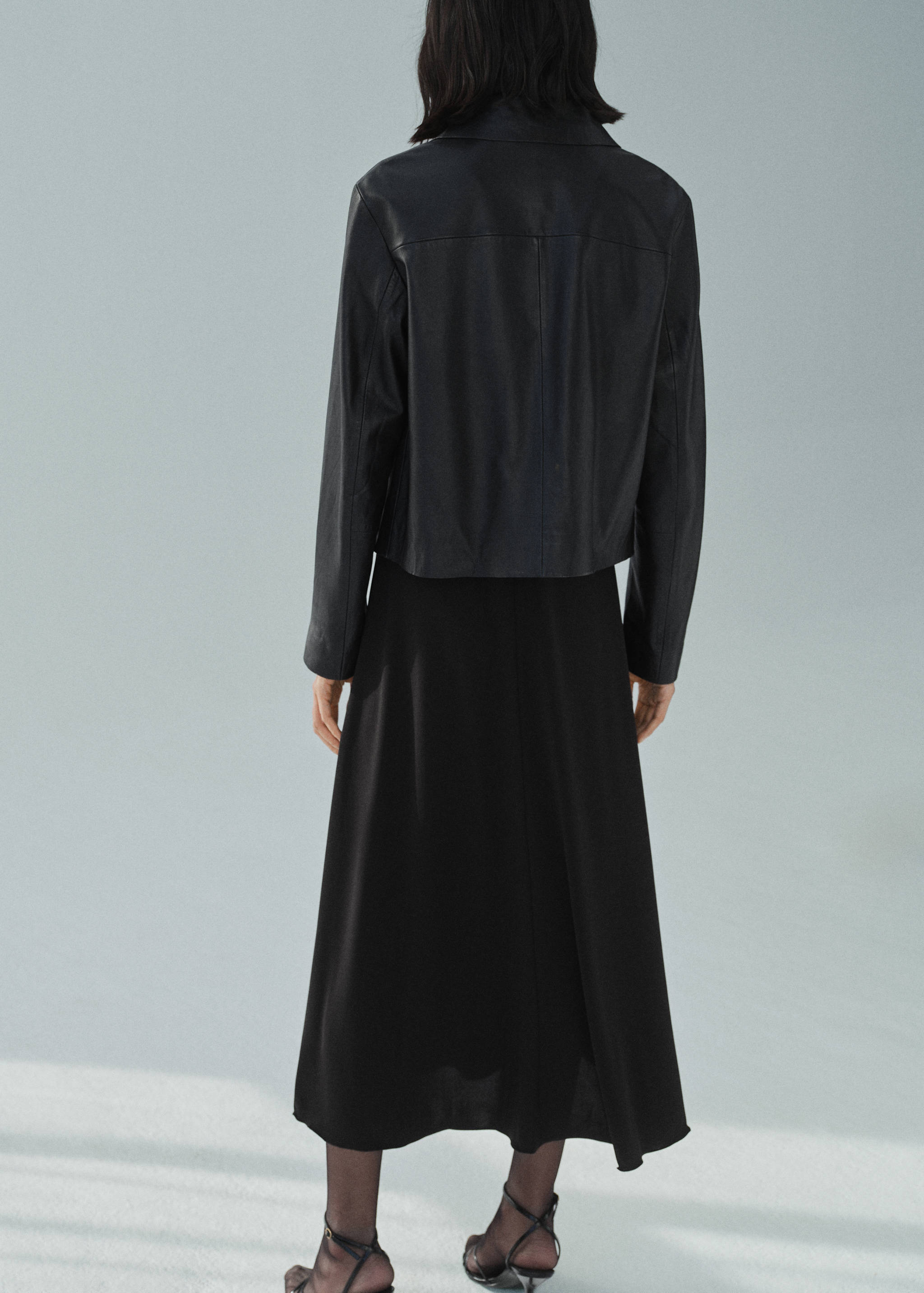 Buttoned leather jacket - Reverse of the article