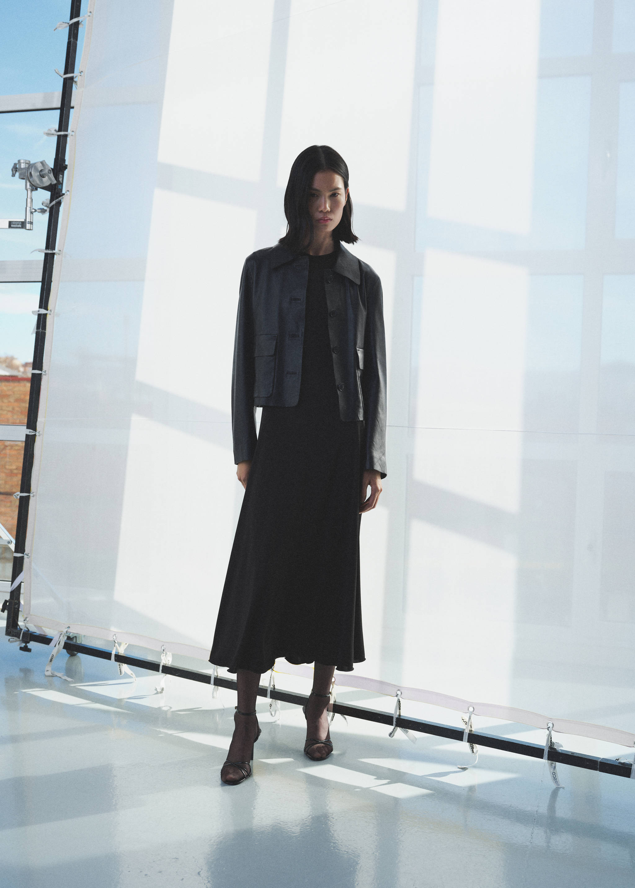 Buttoned leather jacket - Details of the article 2