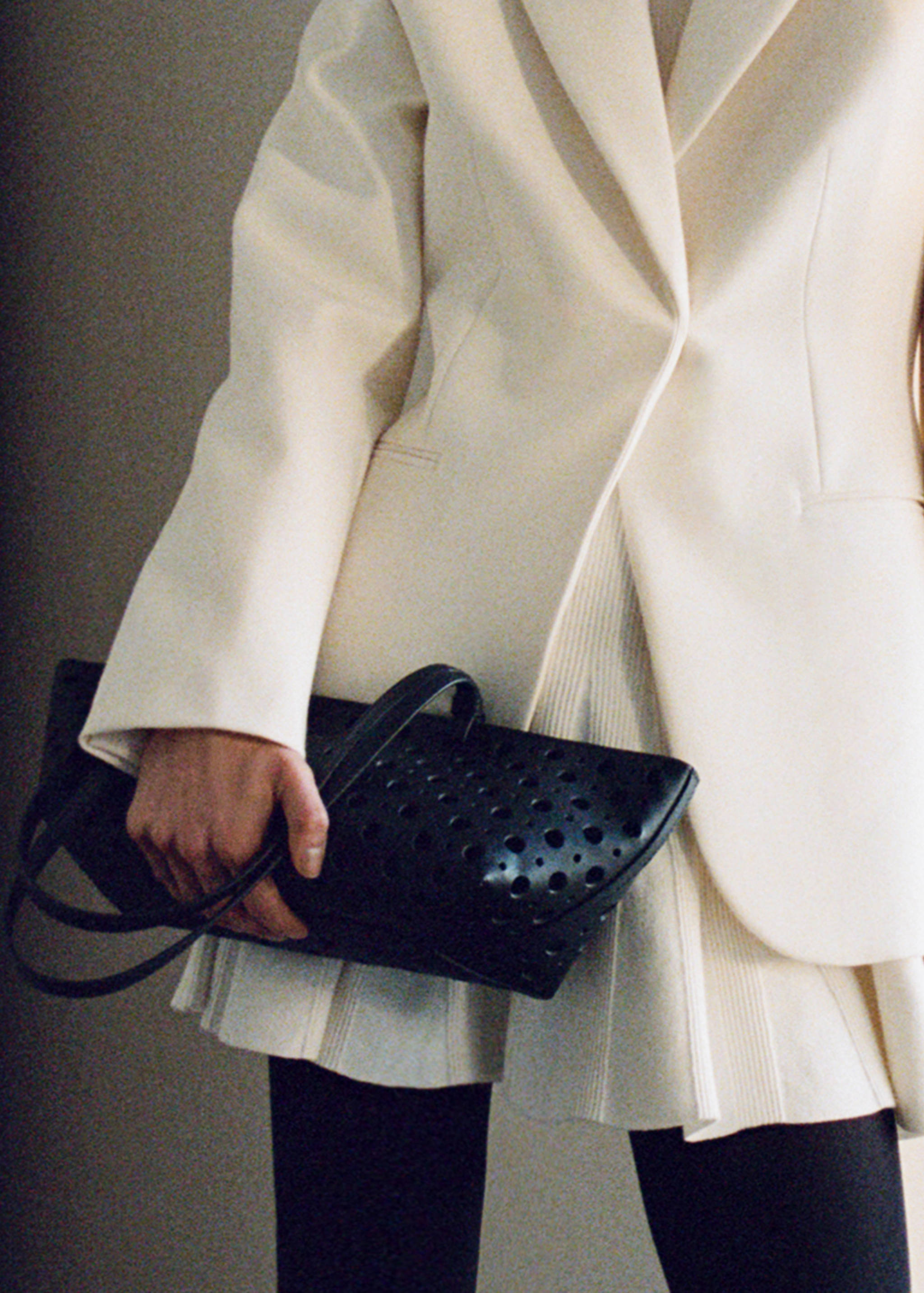 Die-cut shoulder bag - General plane