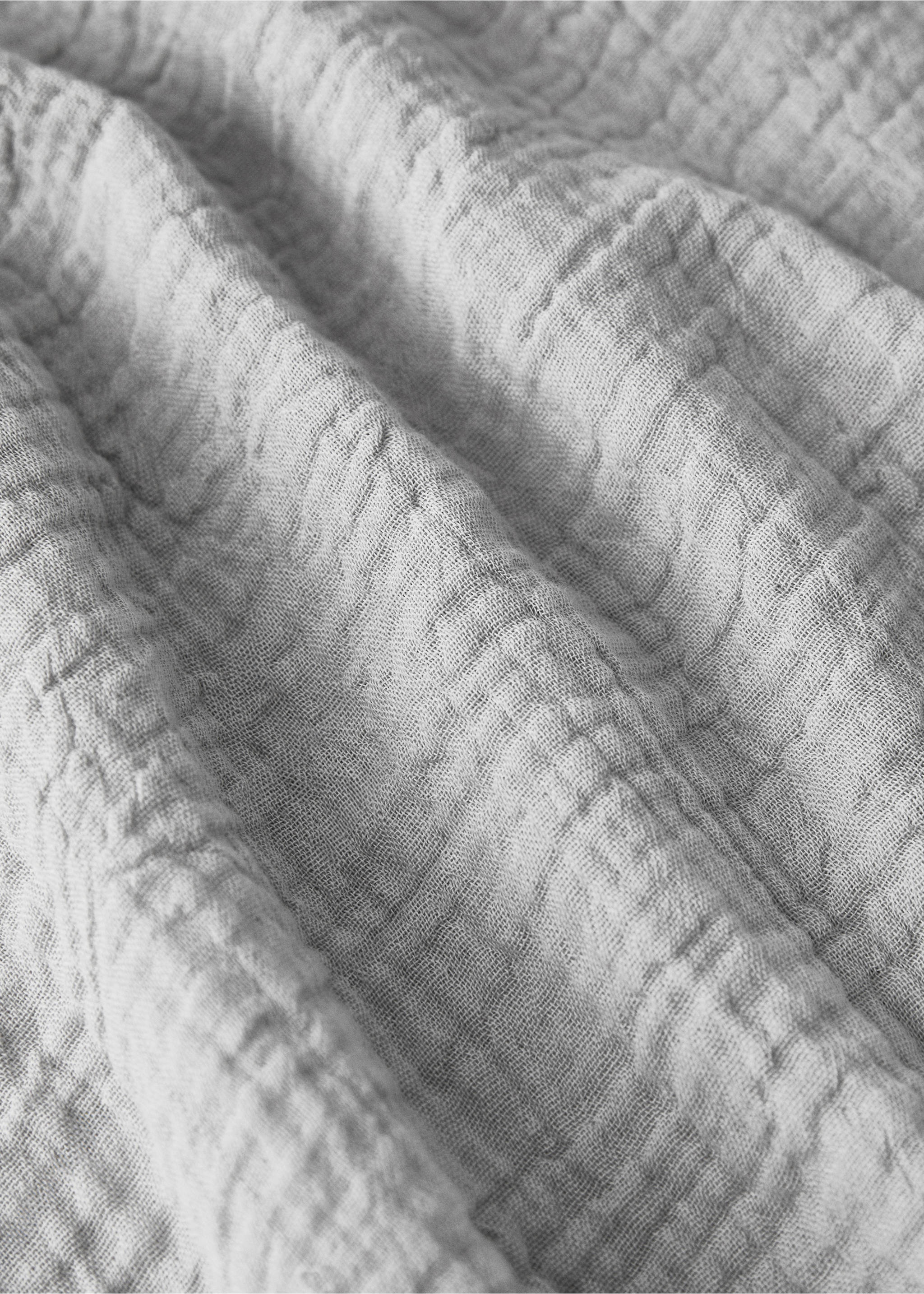 Cotton chiffon top sheet with contrast piping for cot - Details of the article 2, Light/Pastel Grey. Ref: 87094082-00.