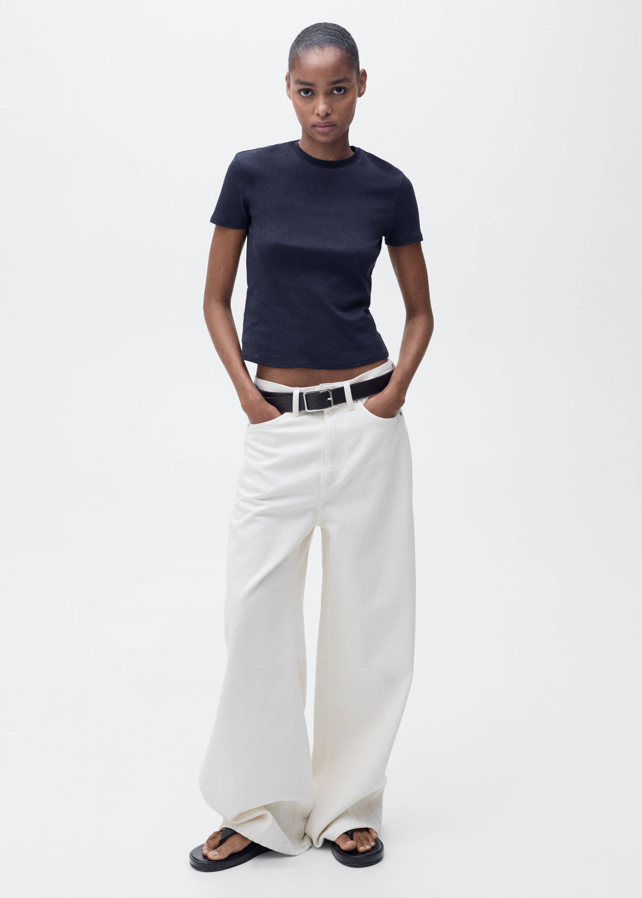 Приталенная футболка из хлопка - Общий план