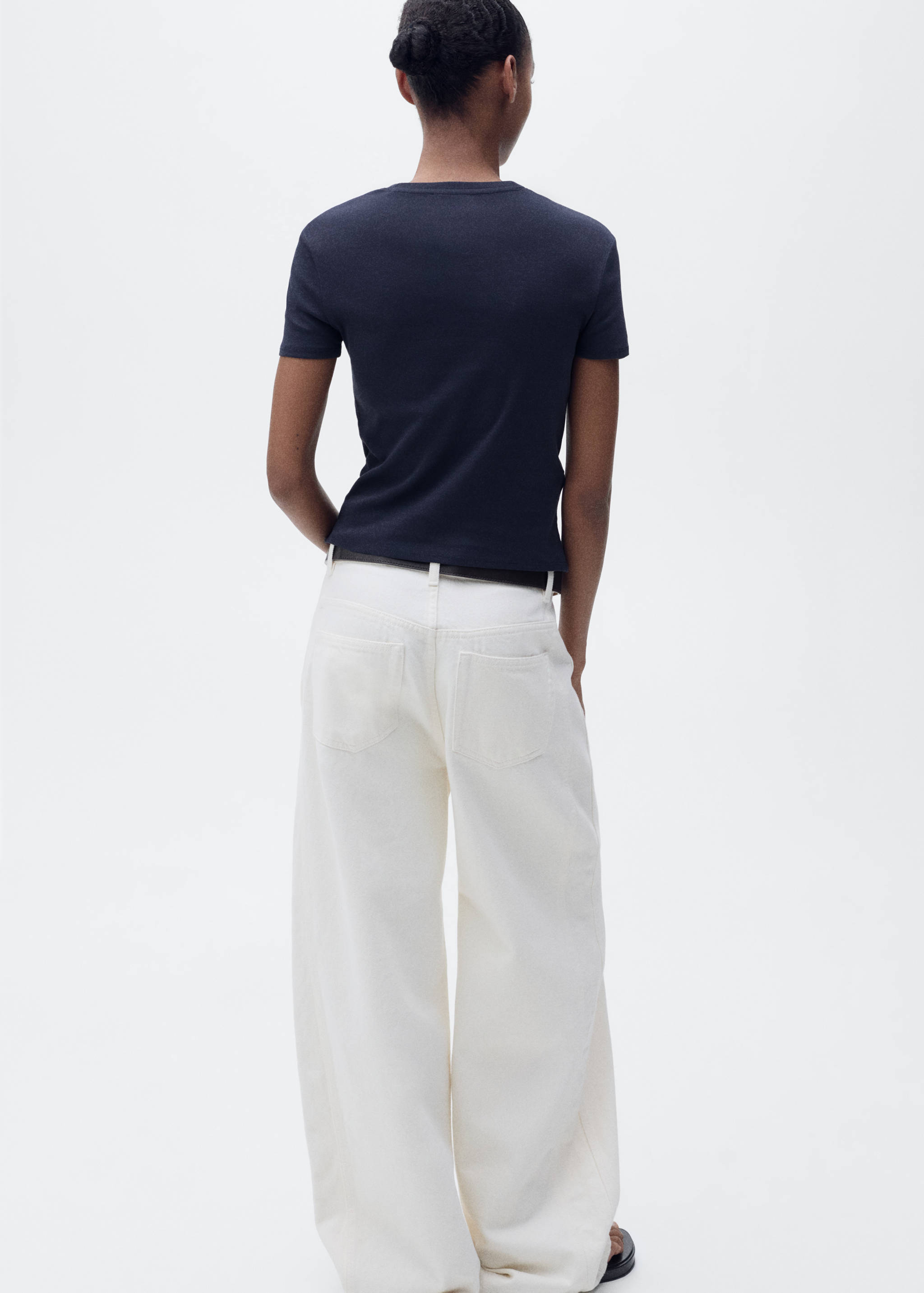 Приталенная футболка из хлопка - Обратная сторона изделия