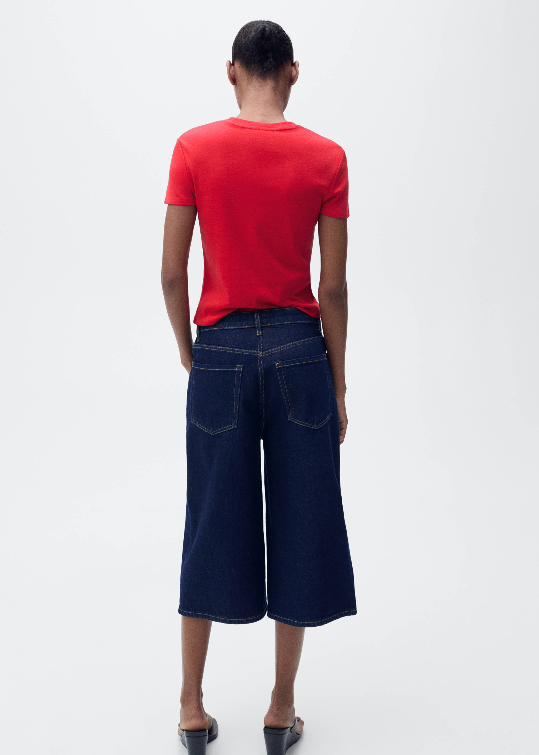 Приталенная футболка из хлопка - Обратная сторона изделия