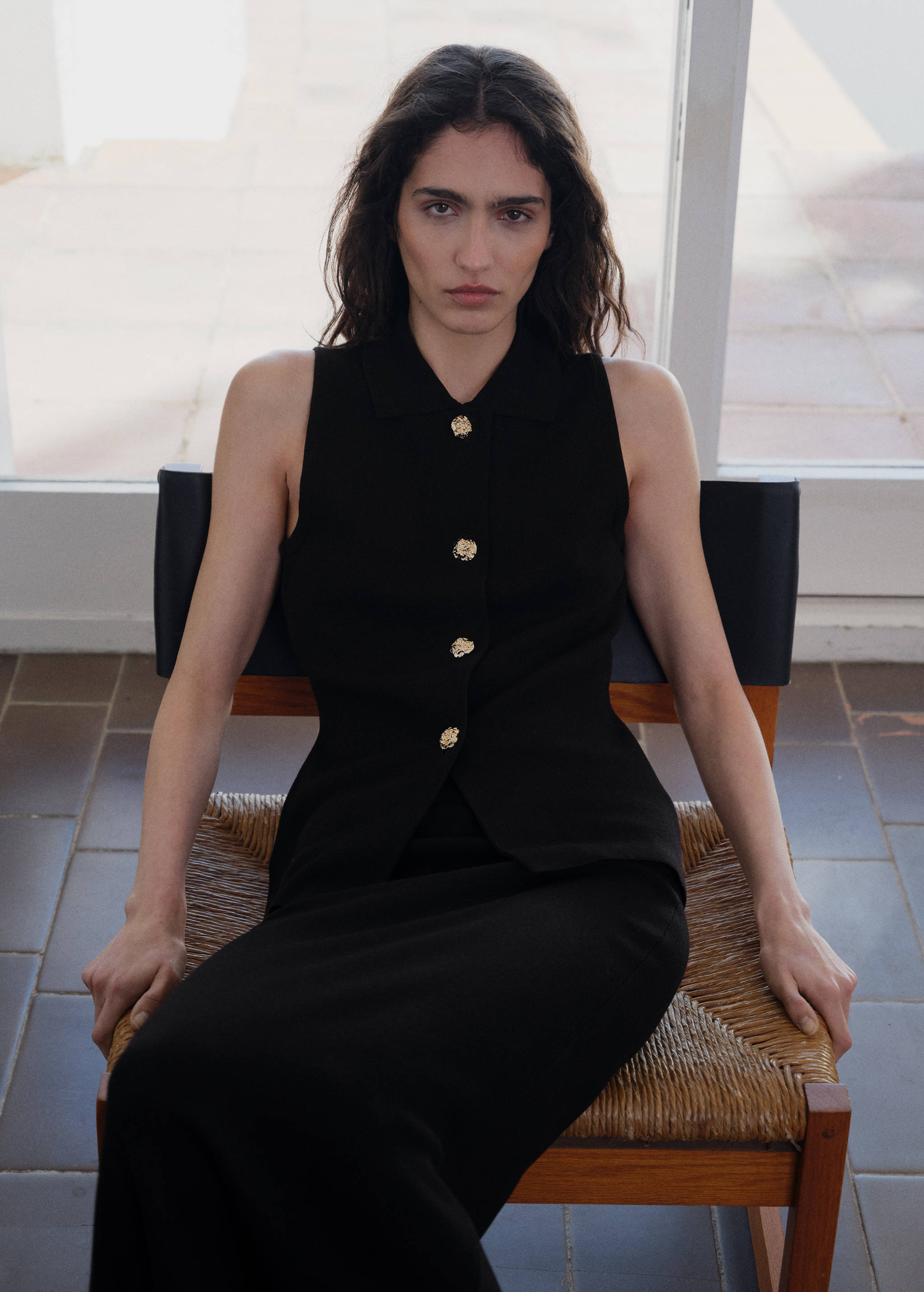 Knitted waistcoat with jewel buttons - General plane