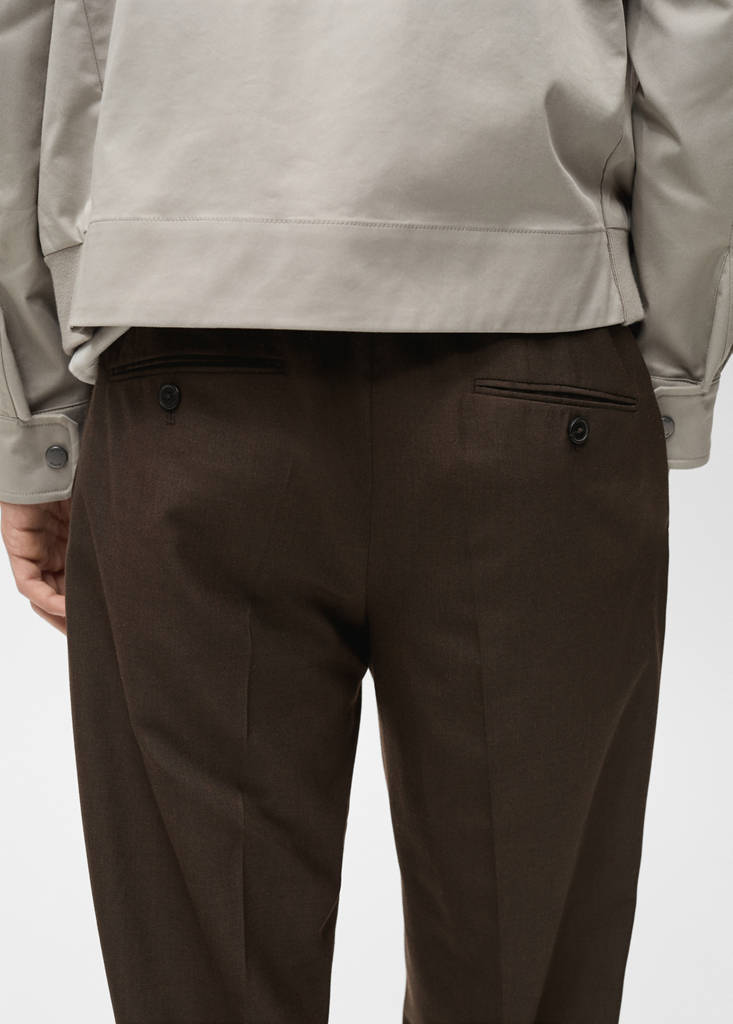 Slim-fit pleated cool wool trousers — Chocolate