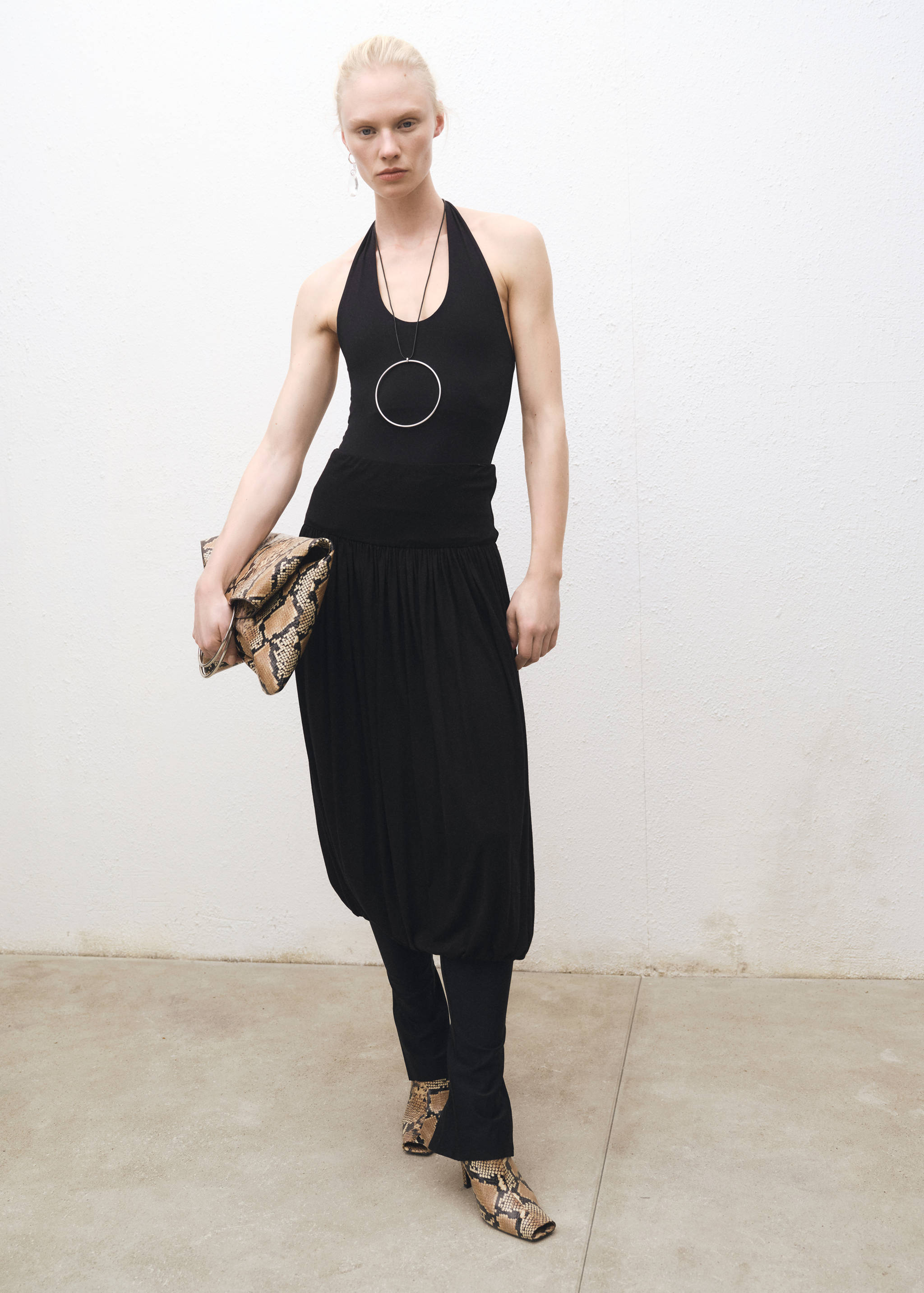 Open-back halter bodysuit - General plane