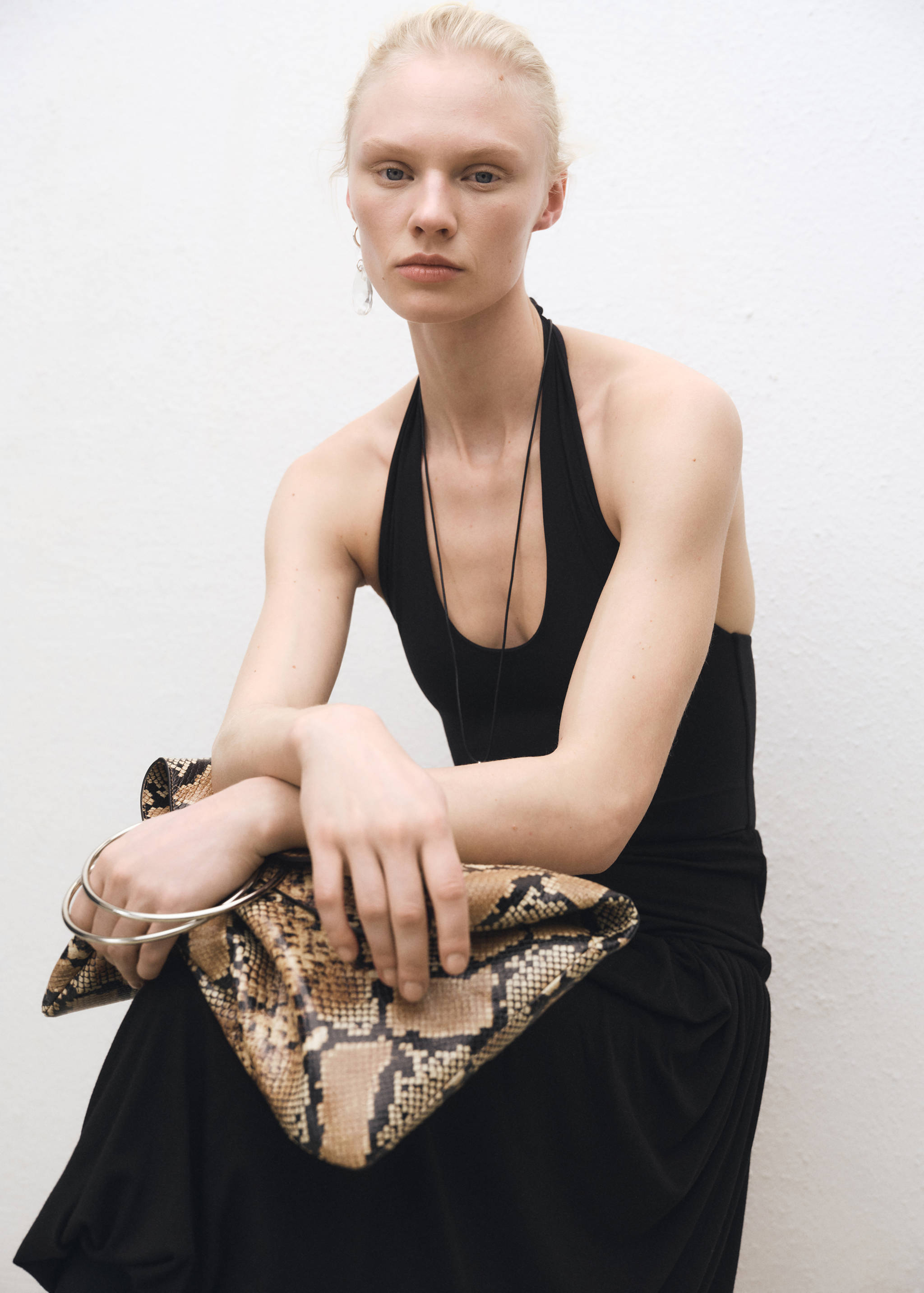 Open-back halter bodysuit - Details of the article 2