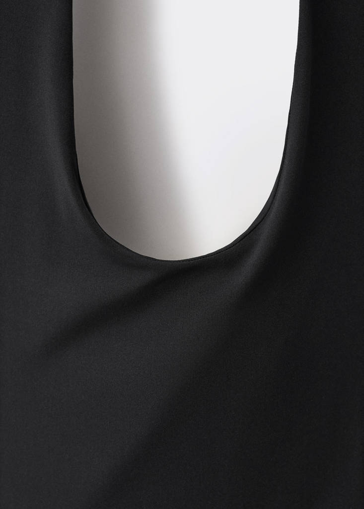 Open-back halter bodysuit — Black