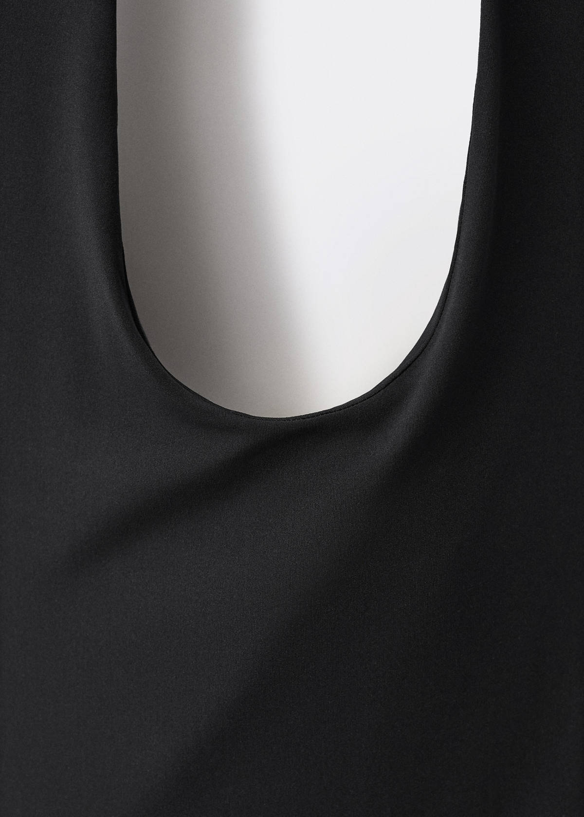 Open-back halter bodysuit — Black