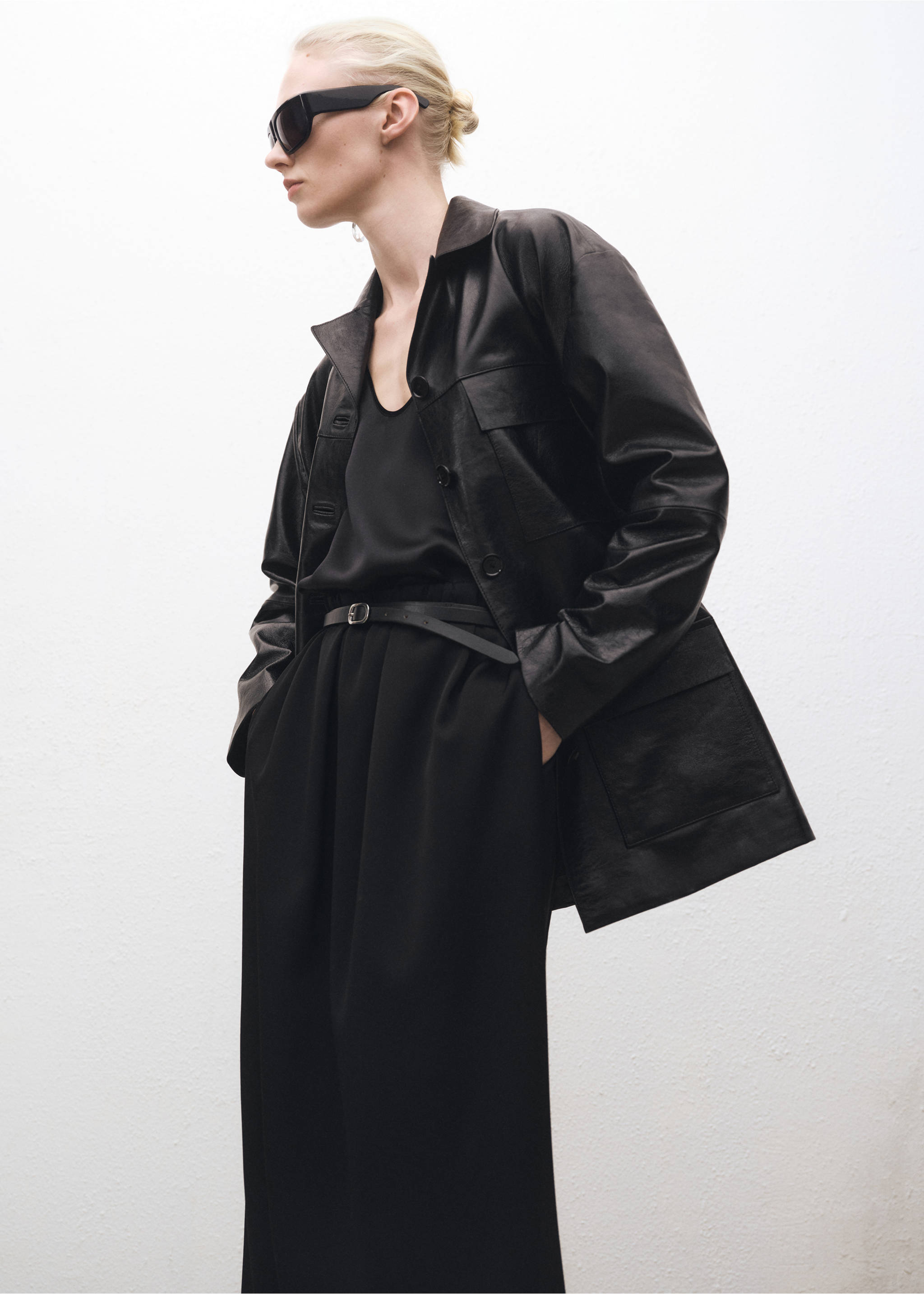 Straight gathered skirt - Details of the article 1, Black. Ref: 87094423-00.