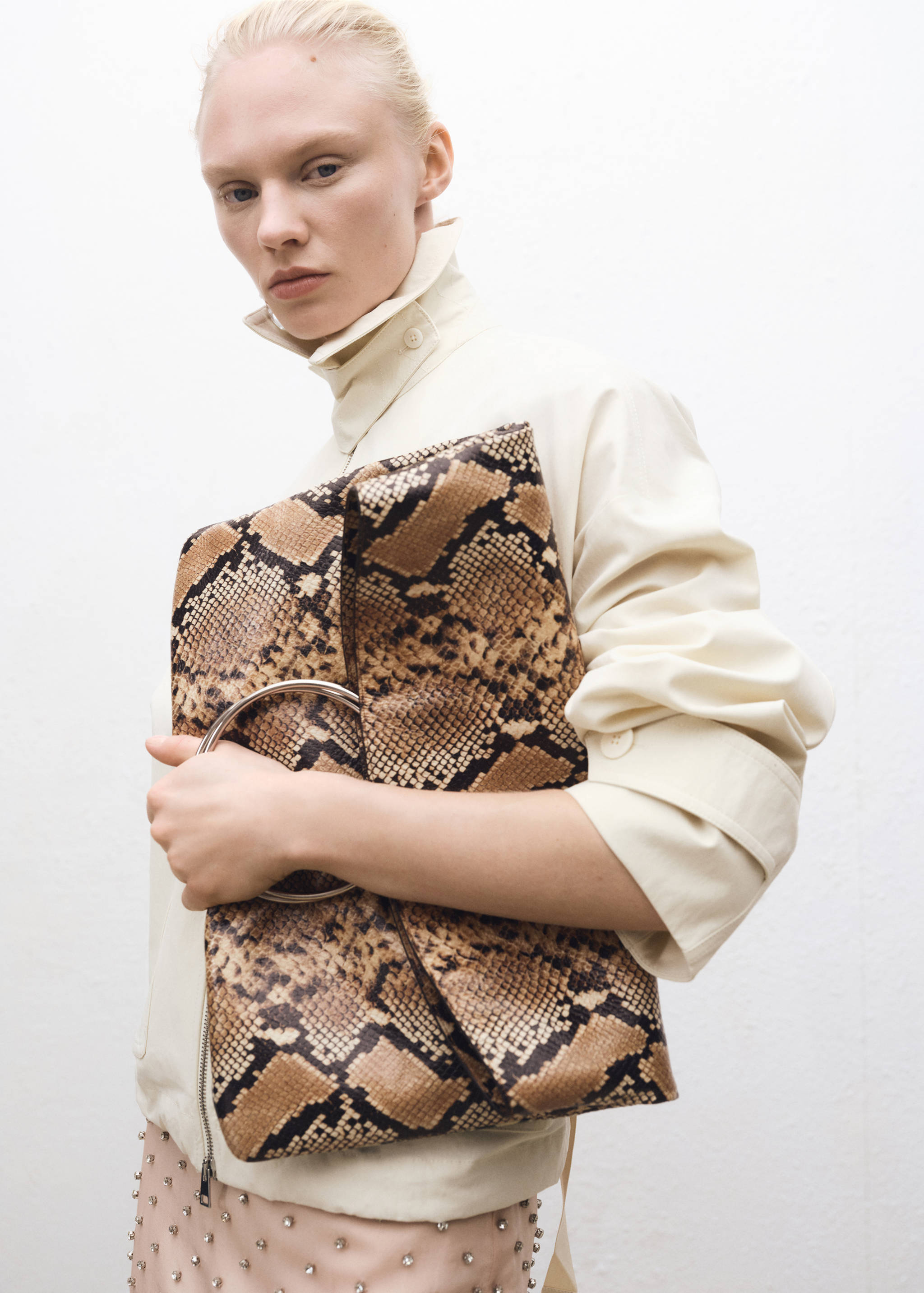 Animal-print leather bag with metal handle - General plane