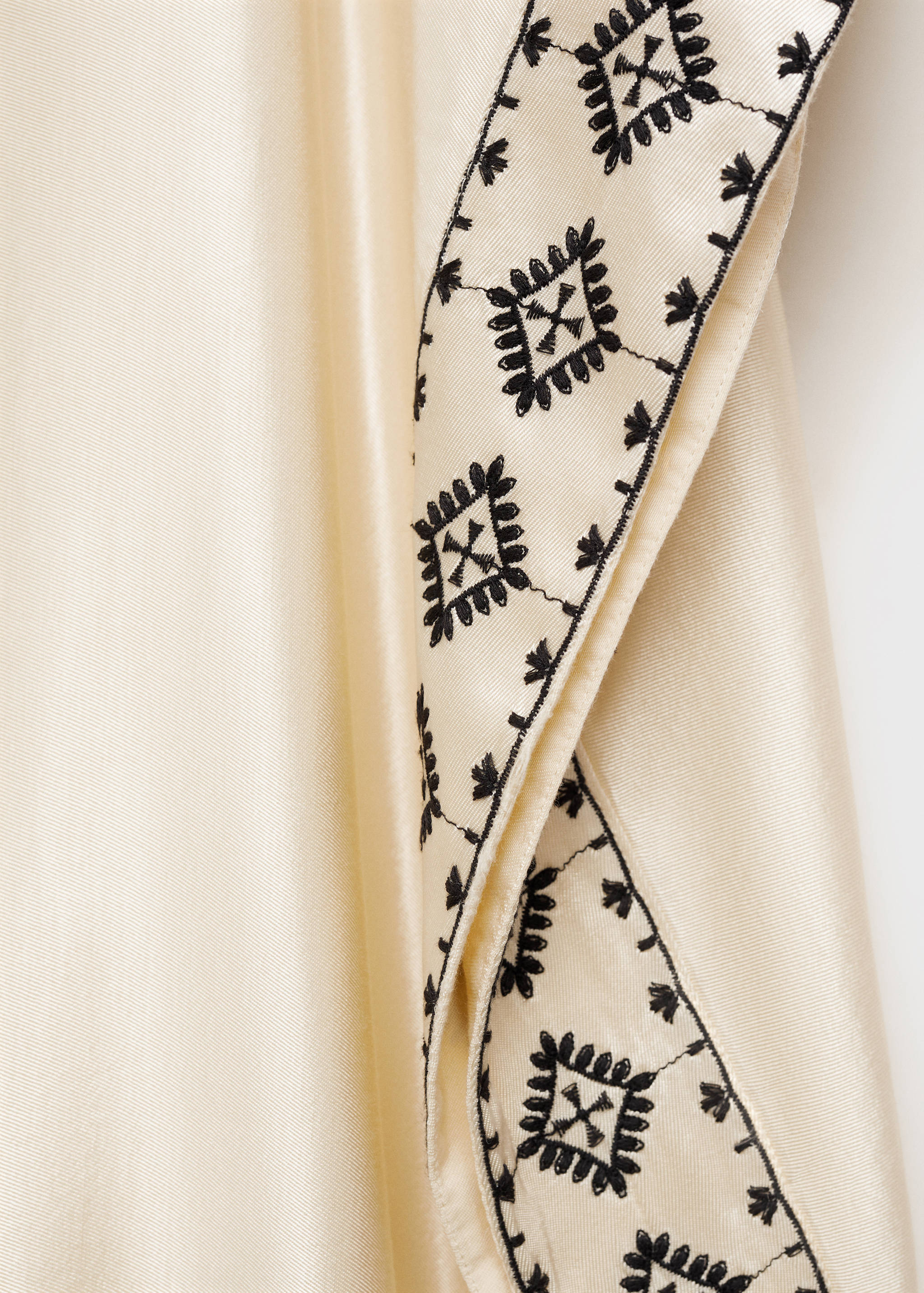 Embroidered satin caftan - Details of the article 0