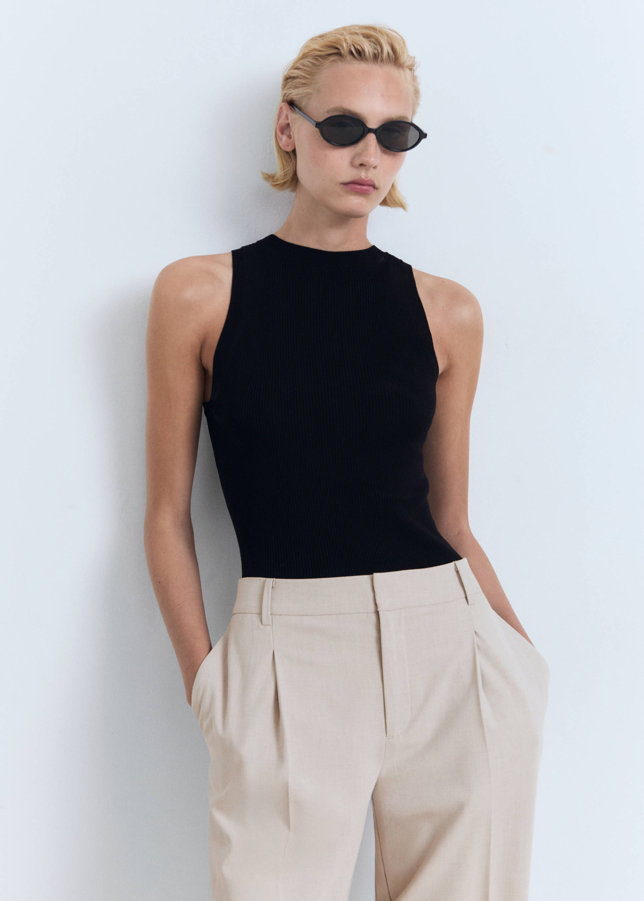 Straight-fit pleated trousers - Medium plane