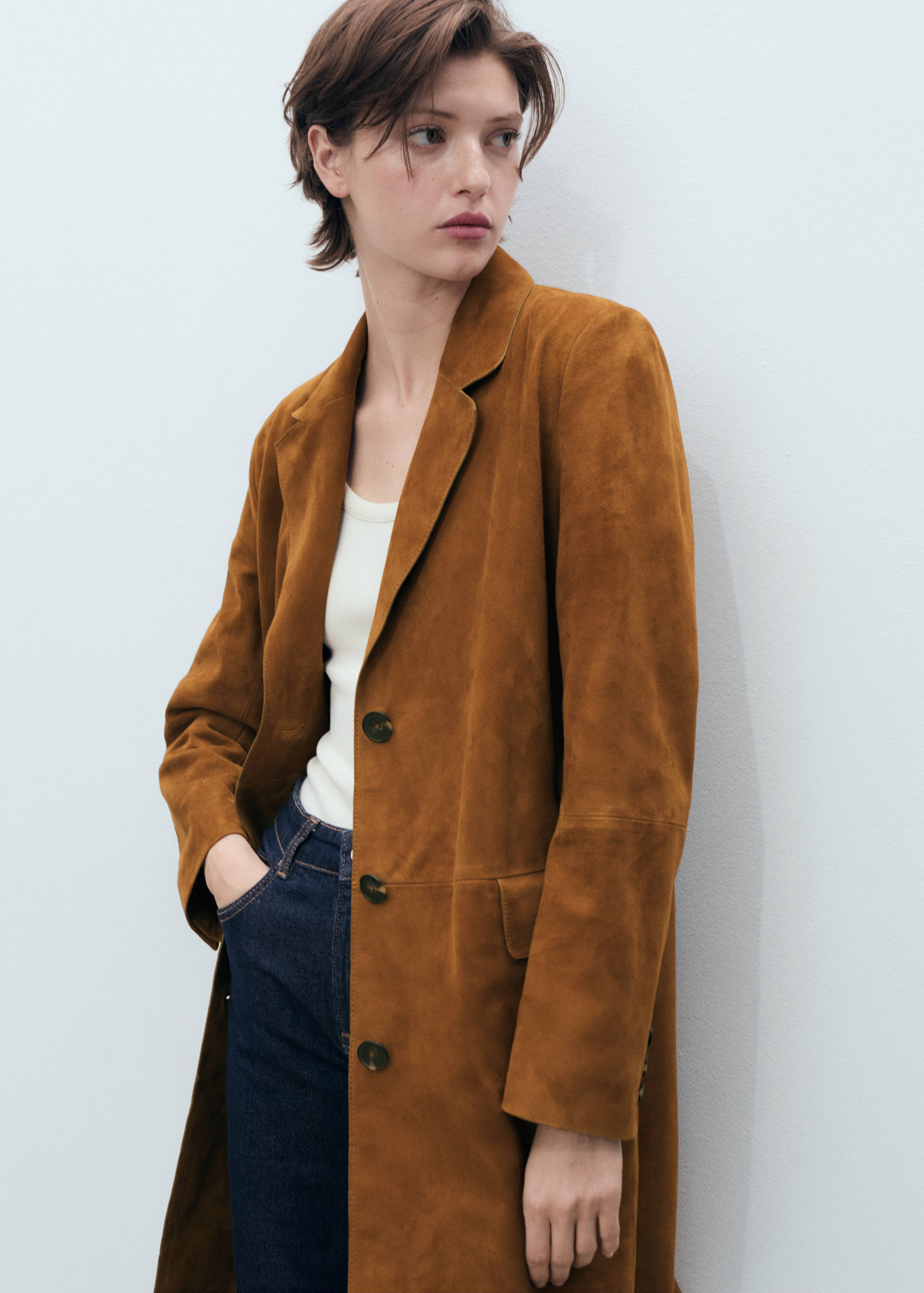 Lapelled suede coat - Details of the article 2