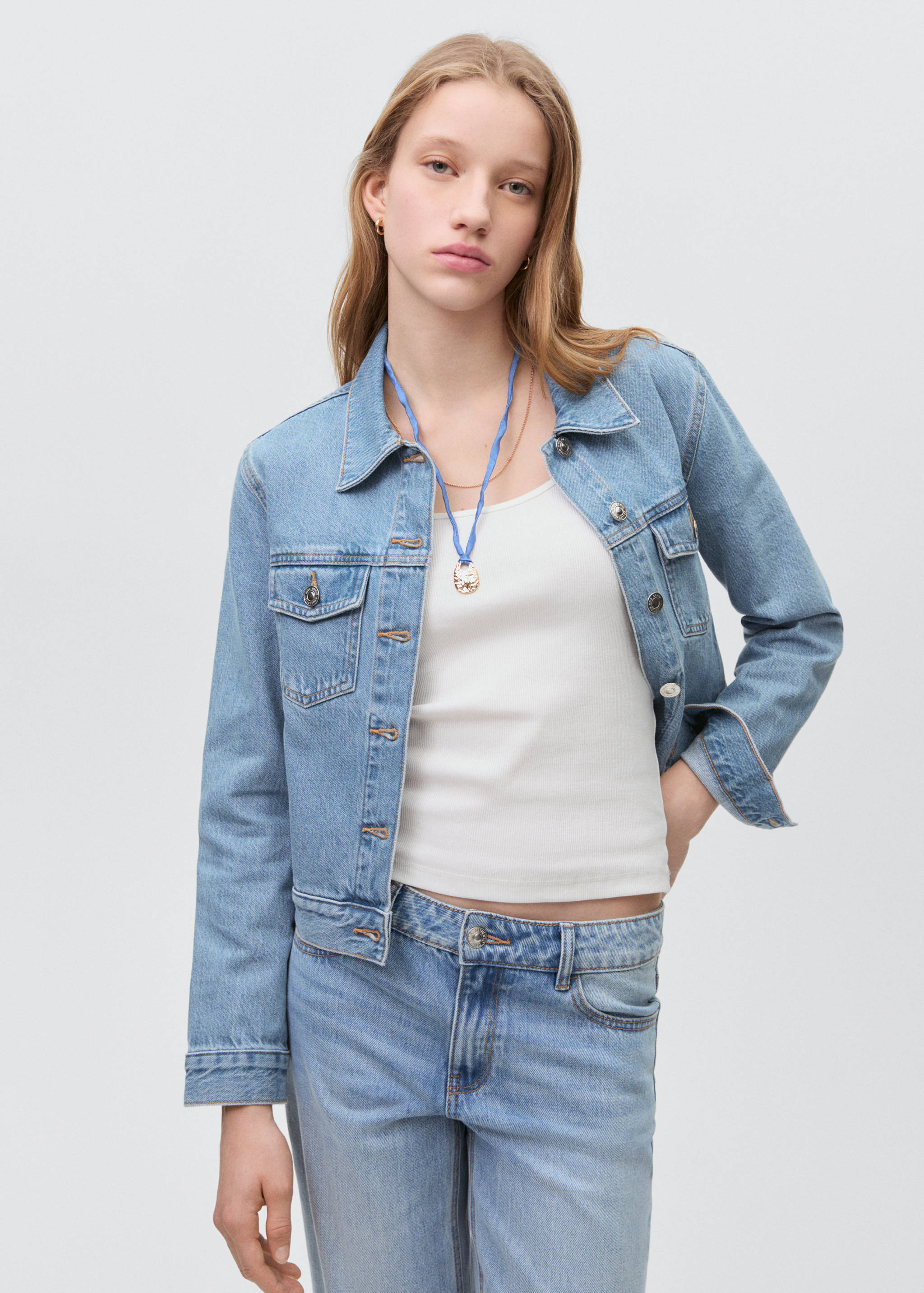 Cazadora vaquera - Plano medio