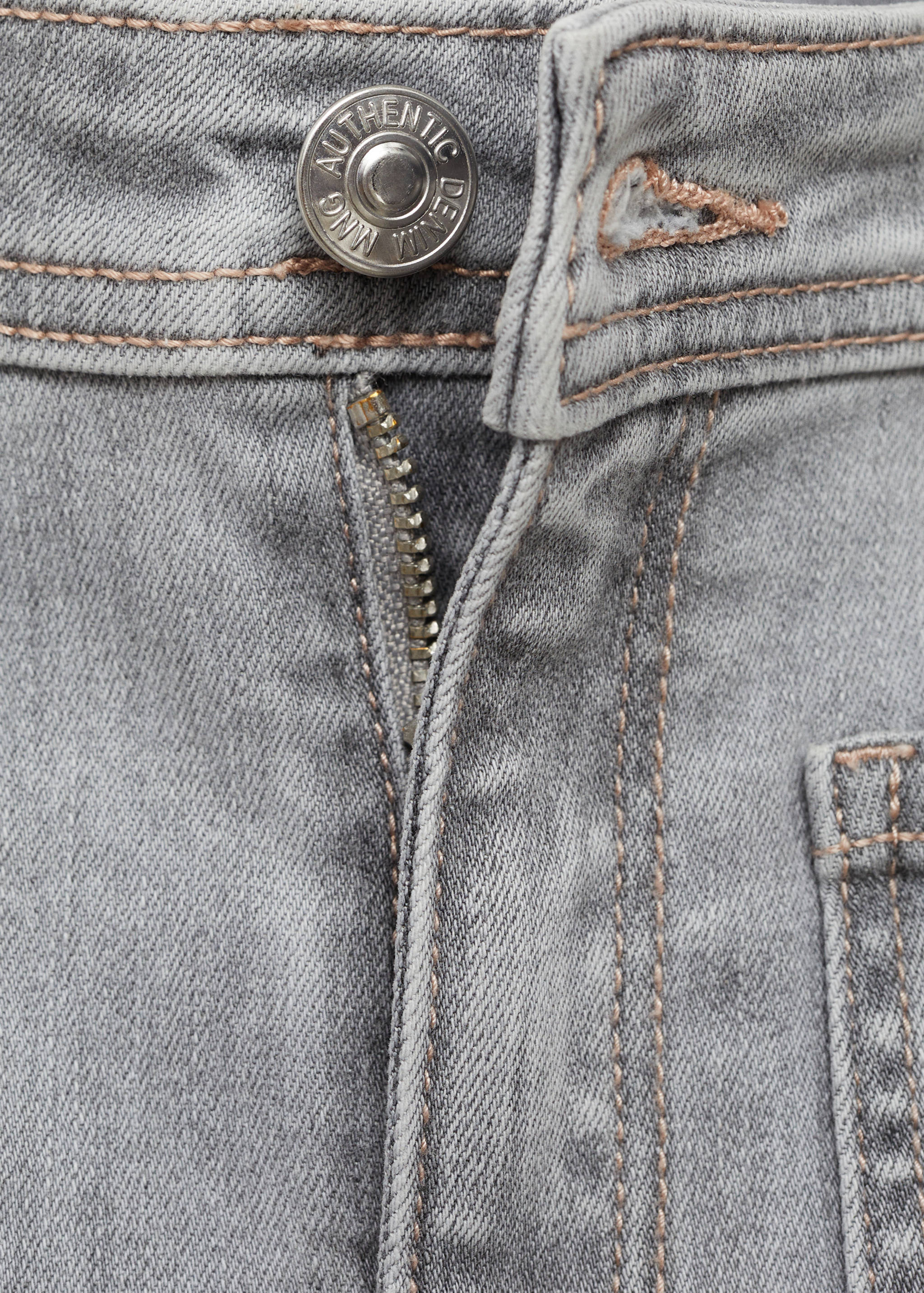 Denim shorts with frayed hem - Details of the article 8