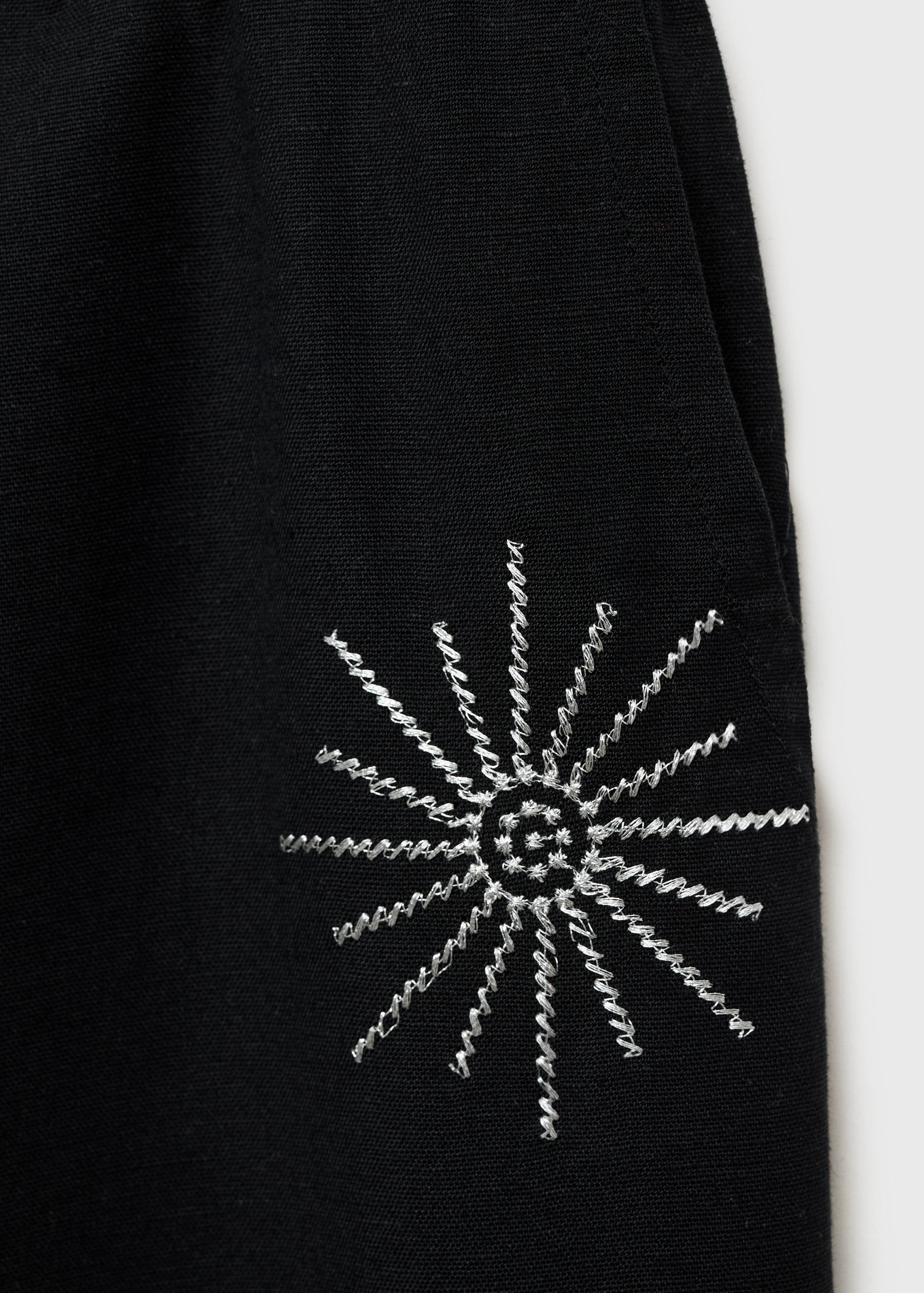 Calças compridas com pormenores bordados - Pormenor do artigo 0