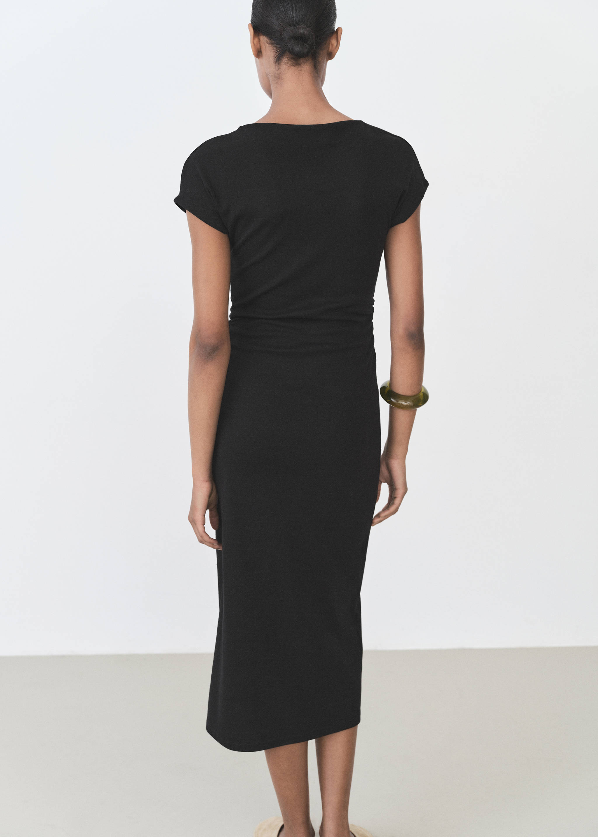 Vestido midi com pormenor drapeado - Verso do artigo