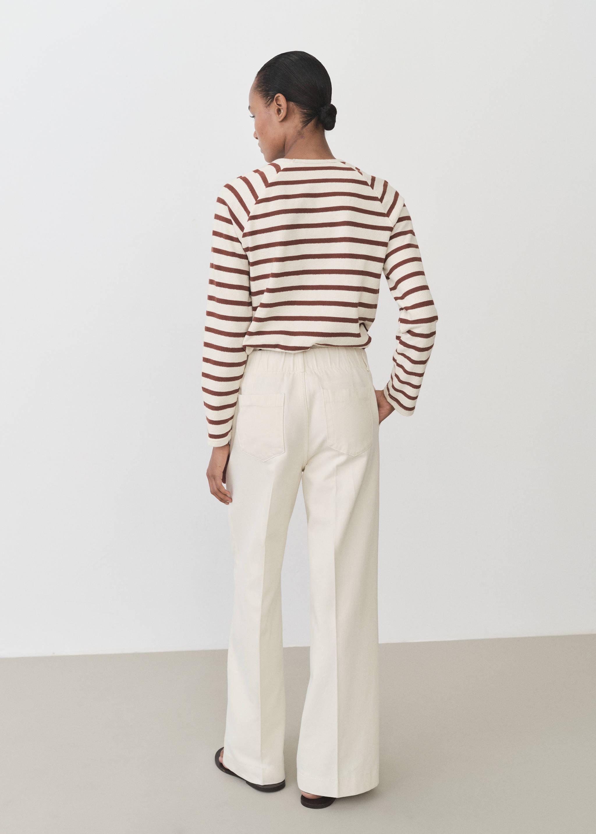 Rundhals-Sweatshirt - Rückseite des Artikels