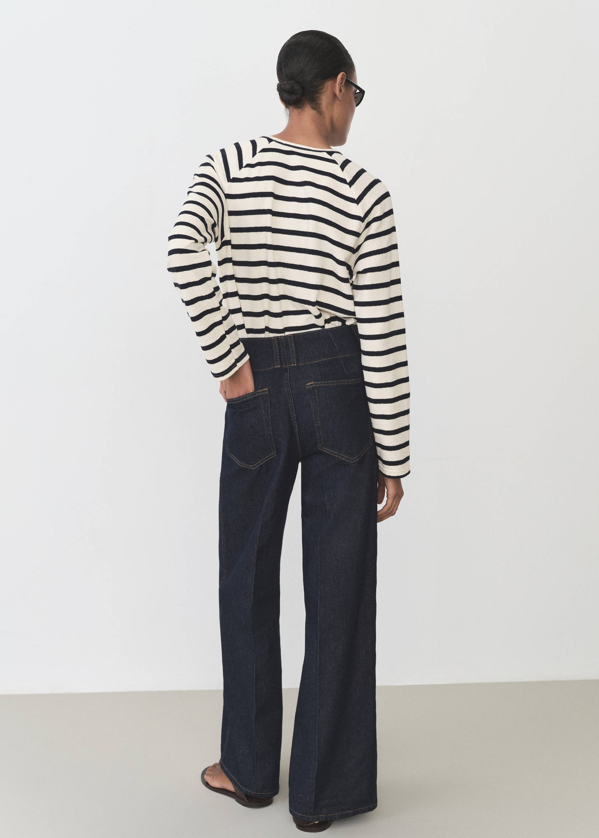 Rundhals-Sweatshirt - Rückseite des Artikels