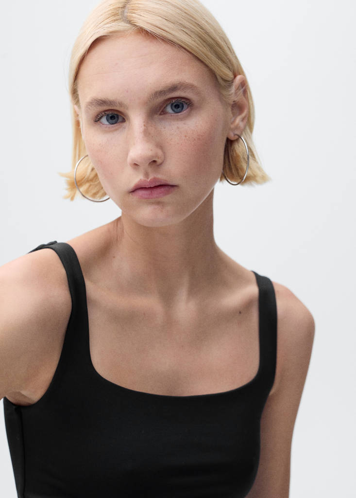 Sleeveless fitted bodysuit — Black