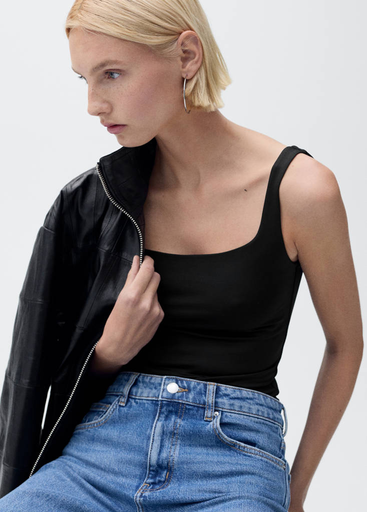 Sleeveless fitted bodysuit — Black