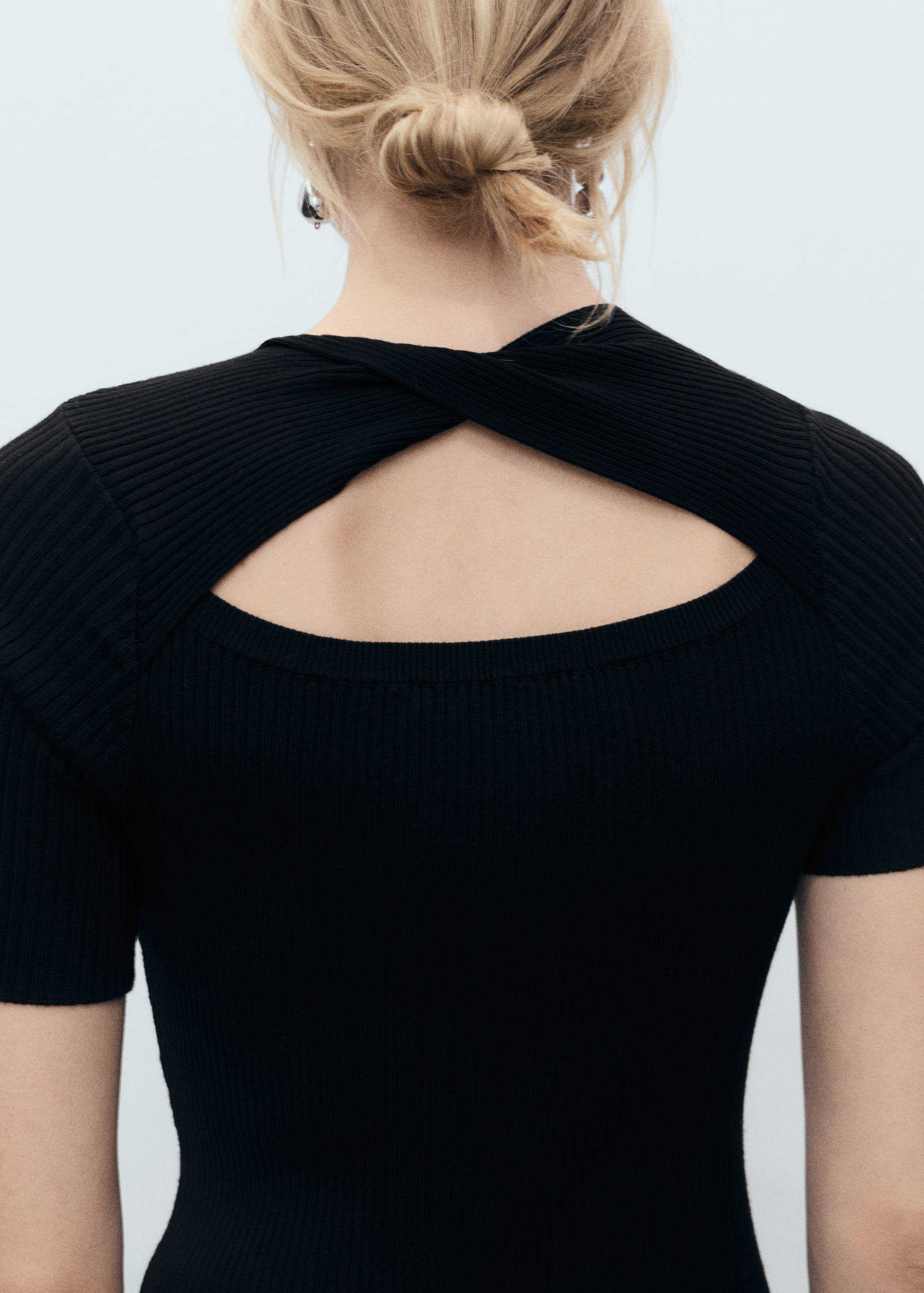 Ribbed midi-dress with slit neckline - Details of the article 6