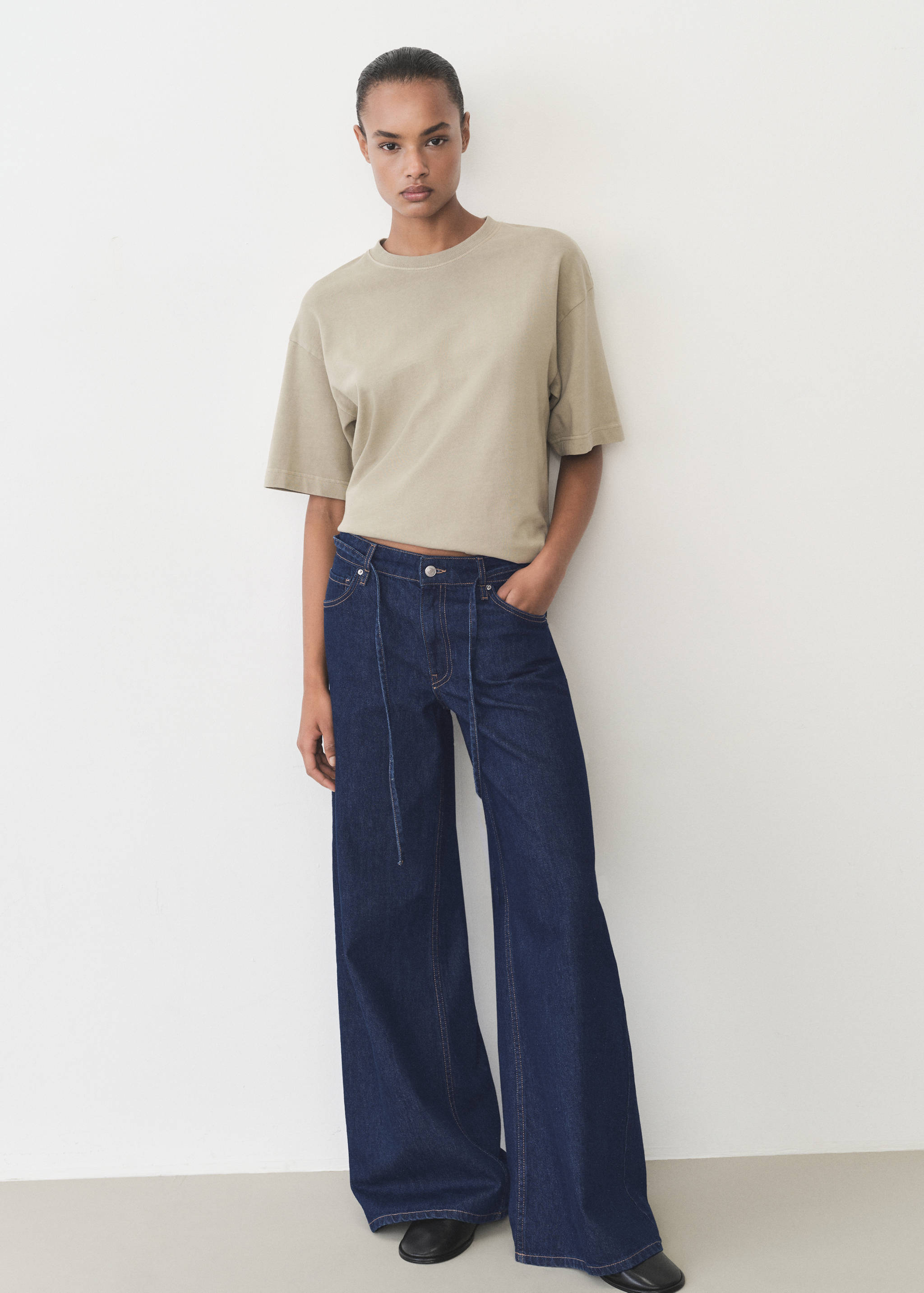 Low-rise wide leg jeans with belt - General plane