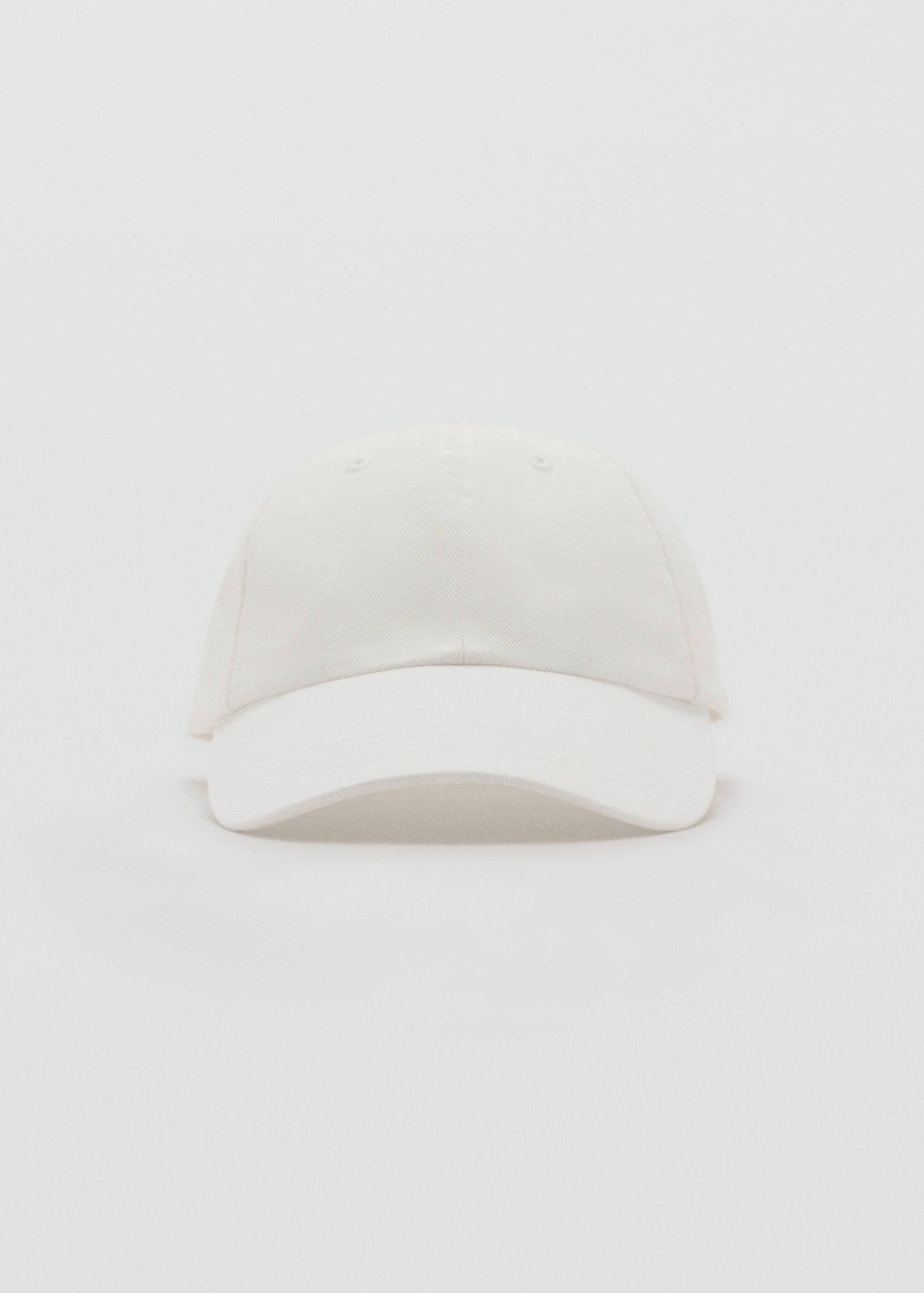 Хлопковая бейсболка с козырьком - Средний план