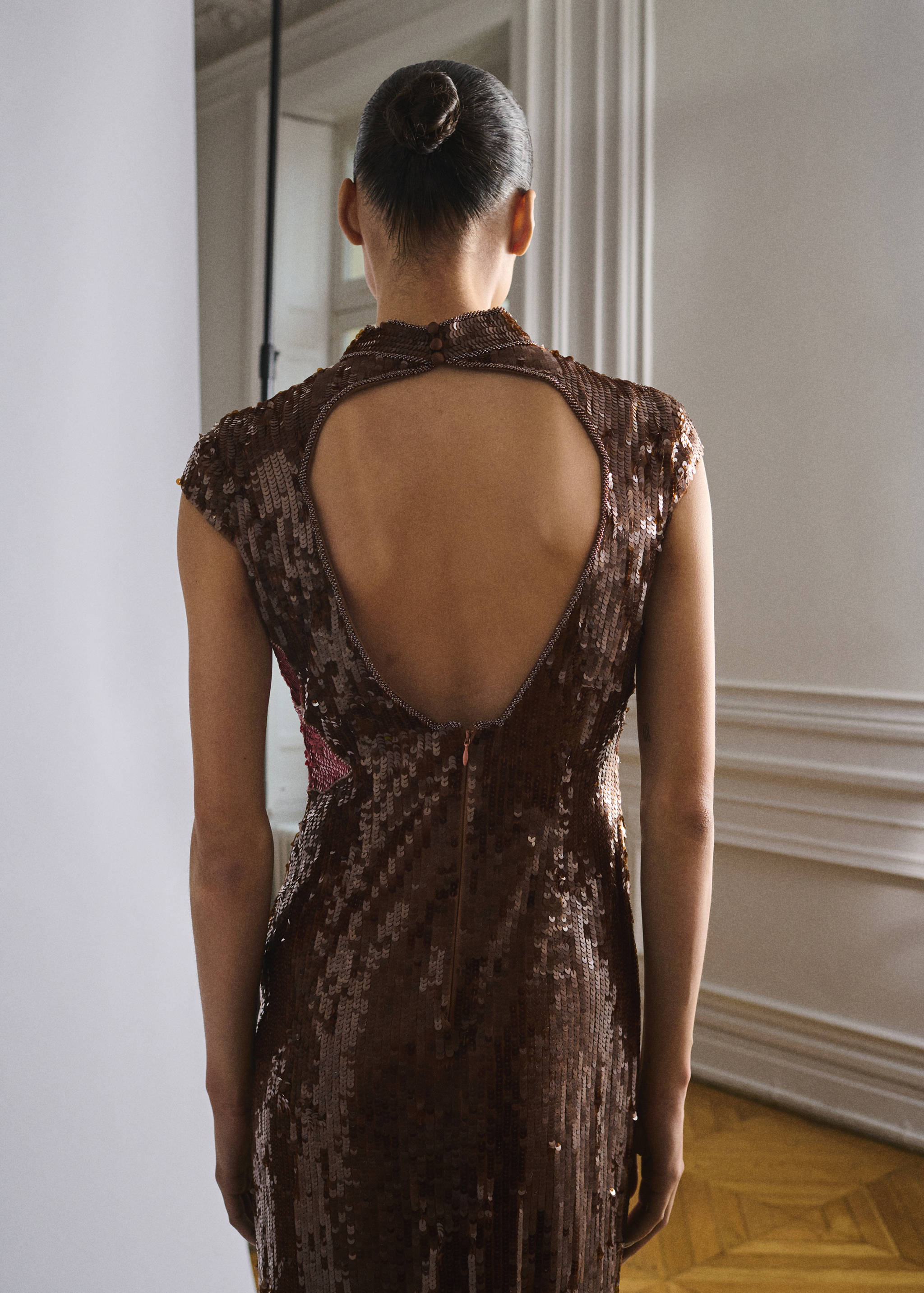 Dress with sequinned flower design - Reverse of the article