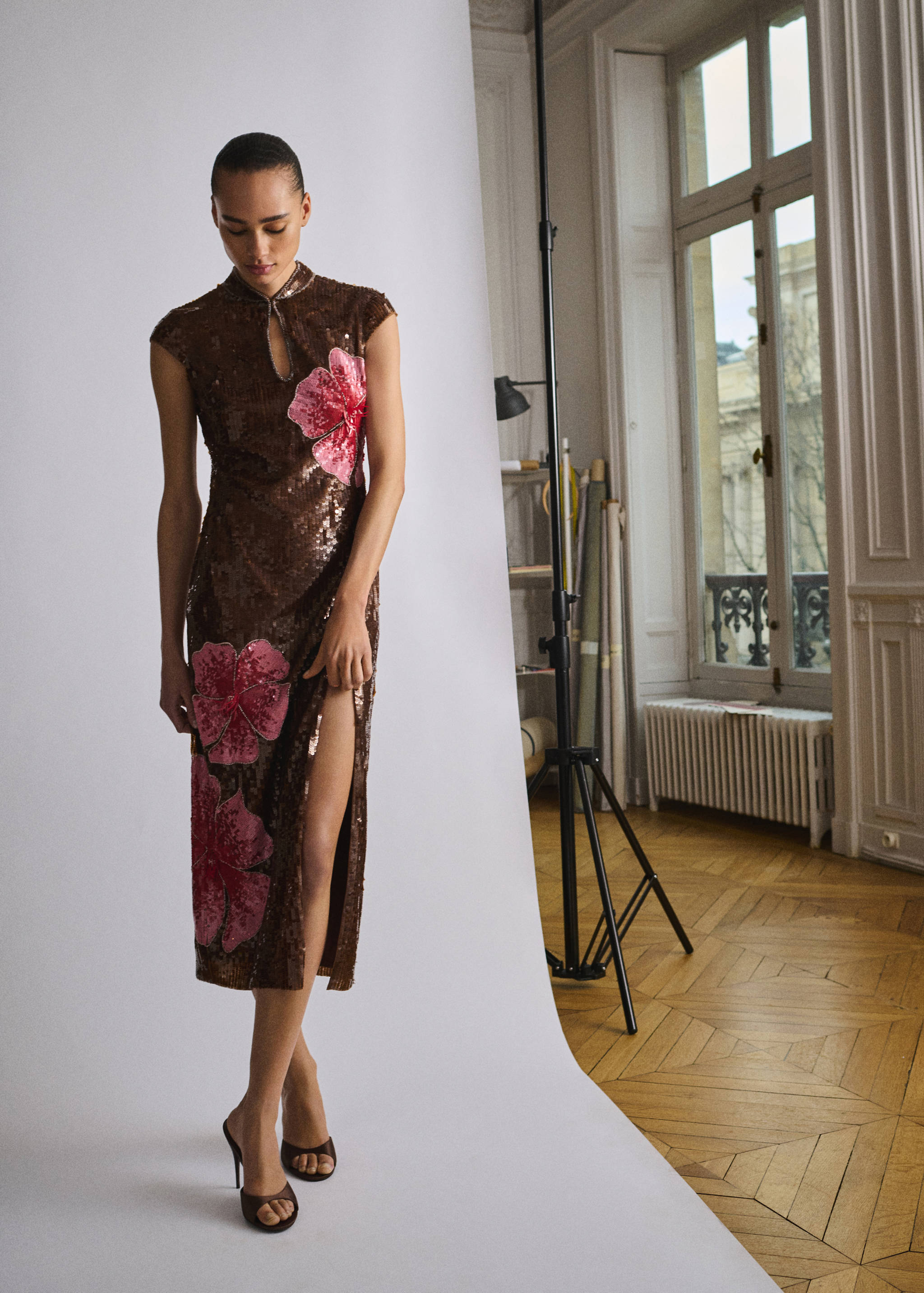 Vestido às flores com lantejoulas - Pormenor do artigo 2