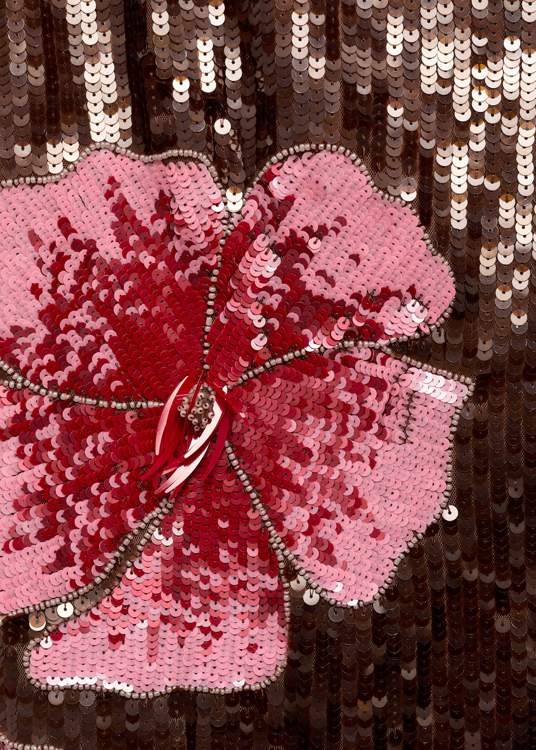 Vestido às flores com lantejoulas - Pormenor do artigo 8