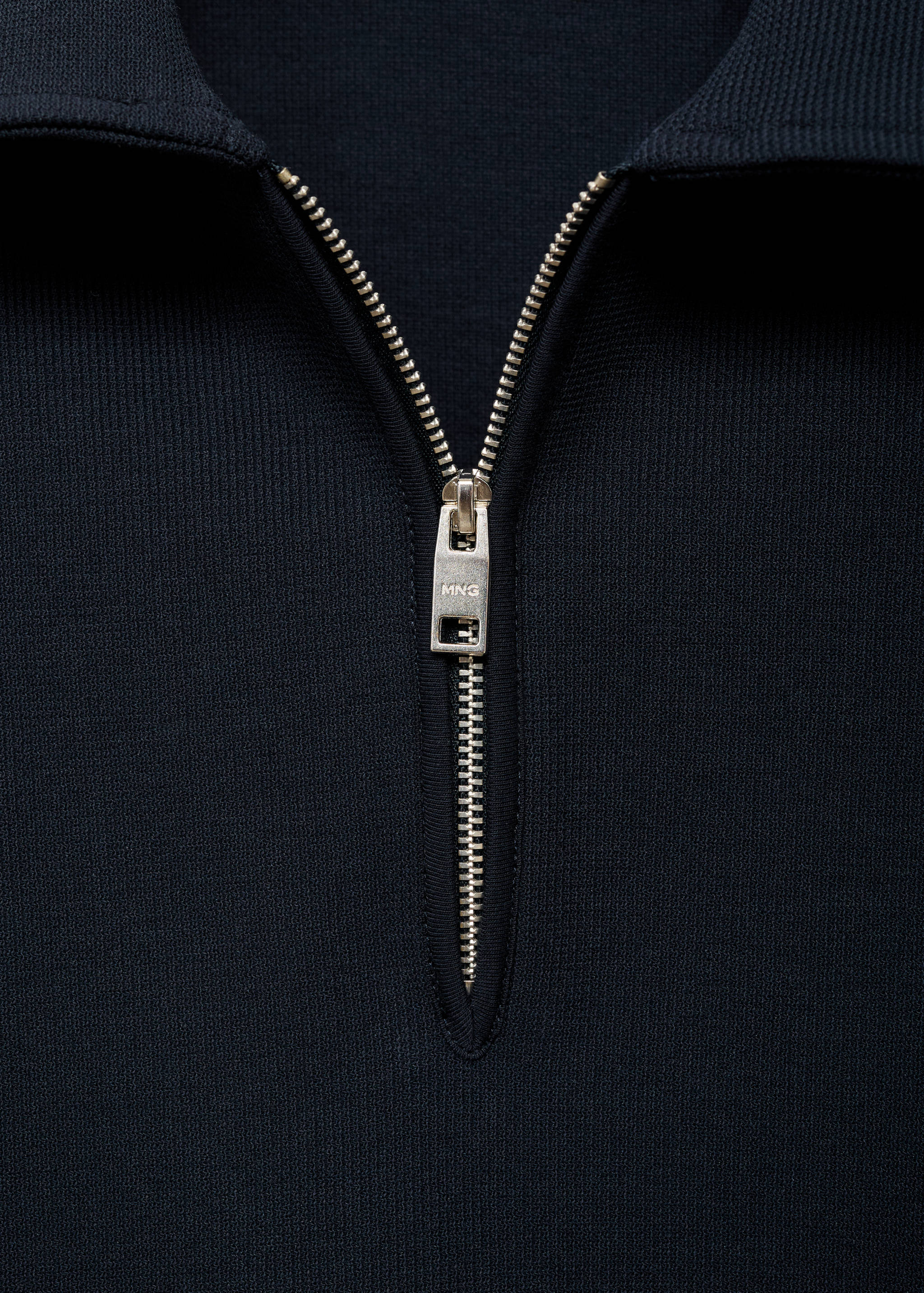 Polo structuré col zippé - Détail de l'article 8