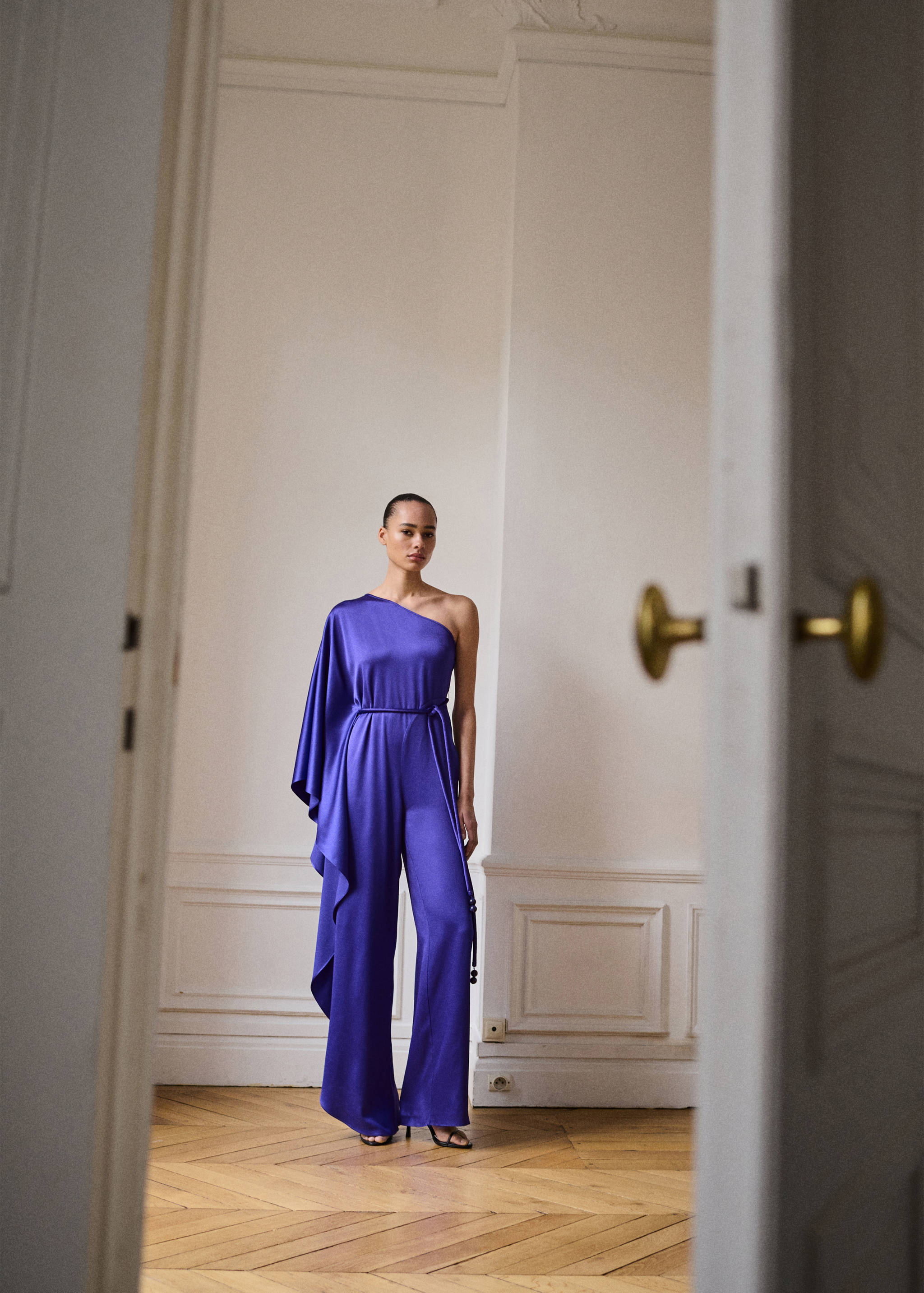 Σατέν ολόσωμη φόρμα με μάξι βολάν - Λεπτομέρεια του προϊόντος 2