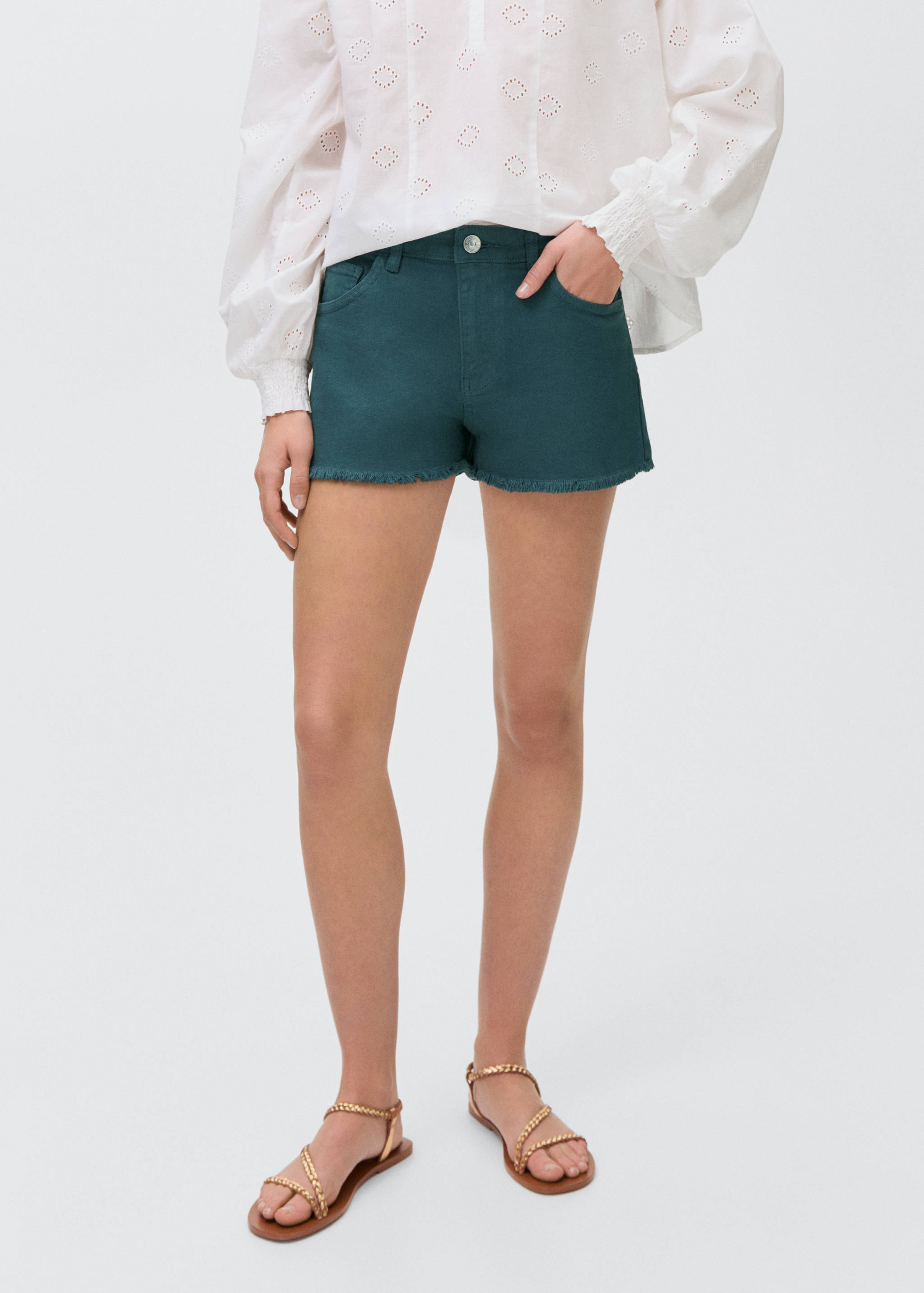 Denim shorts with frayed hem - Details of the article 1
