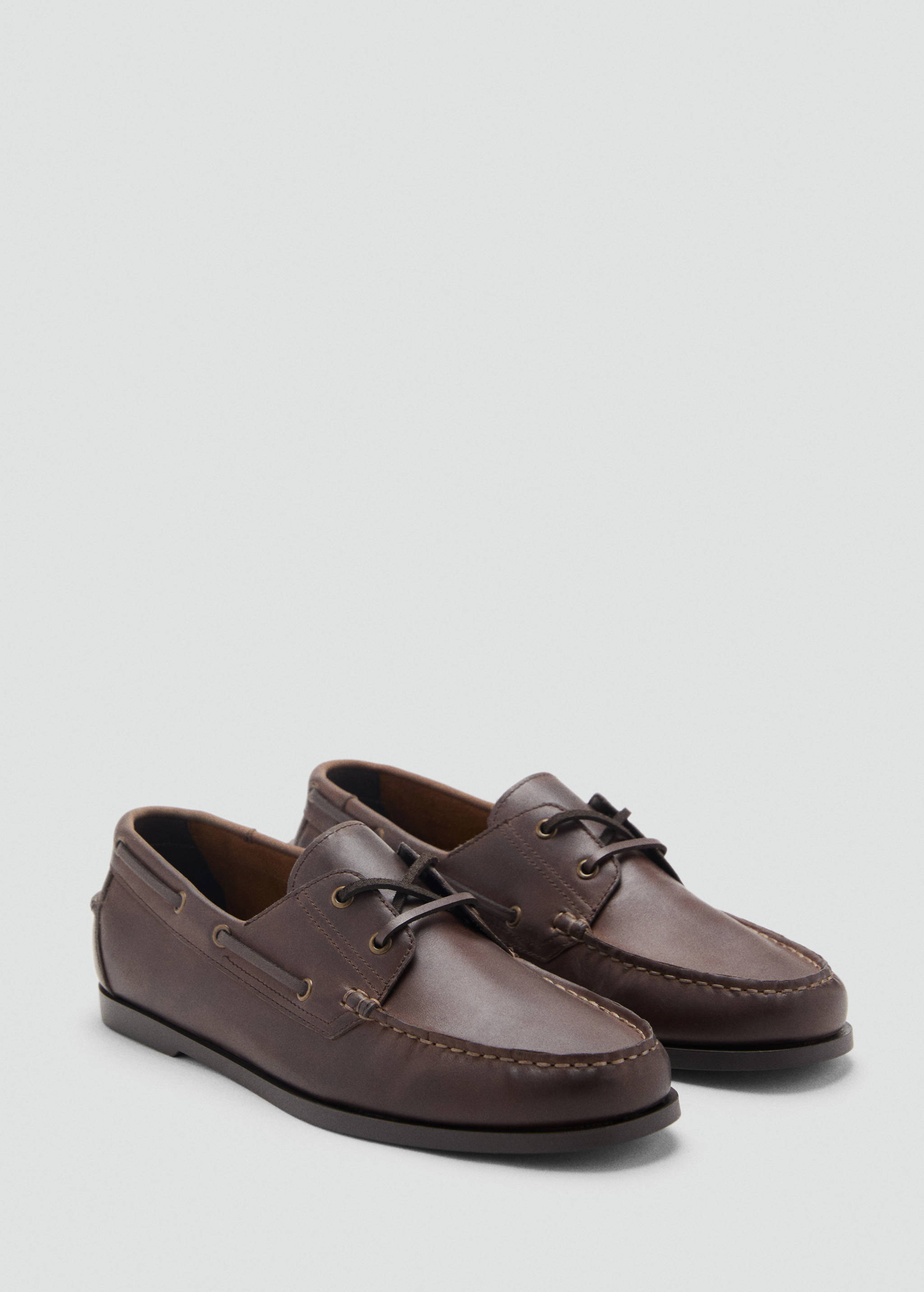 Chaussures bateau cuir - Plan moyen