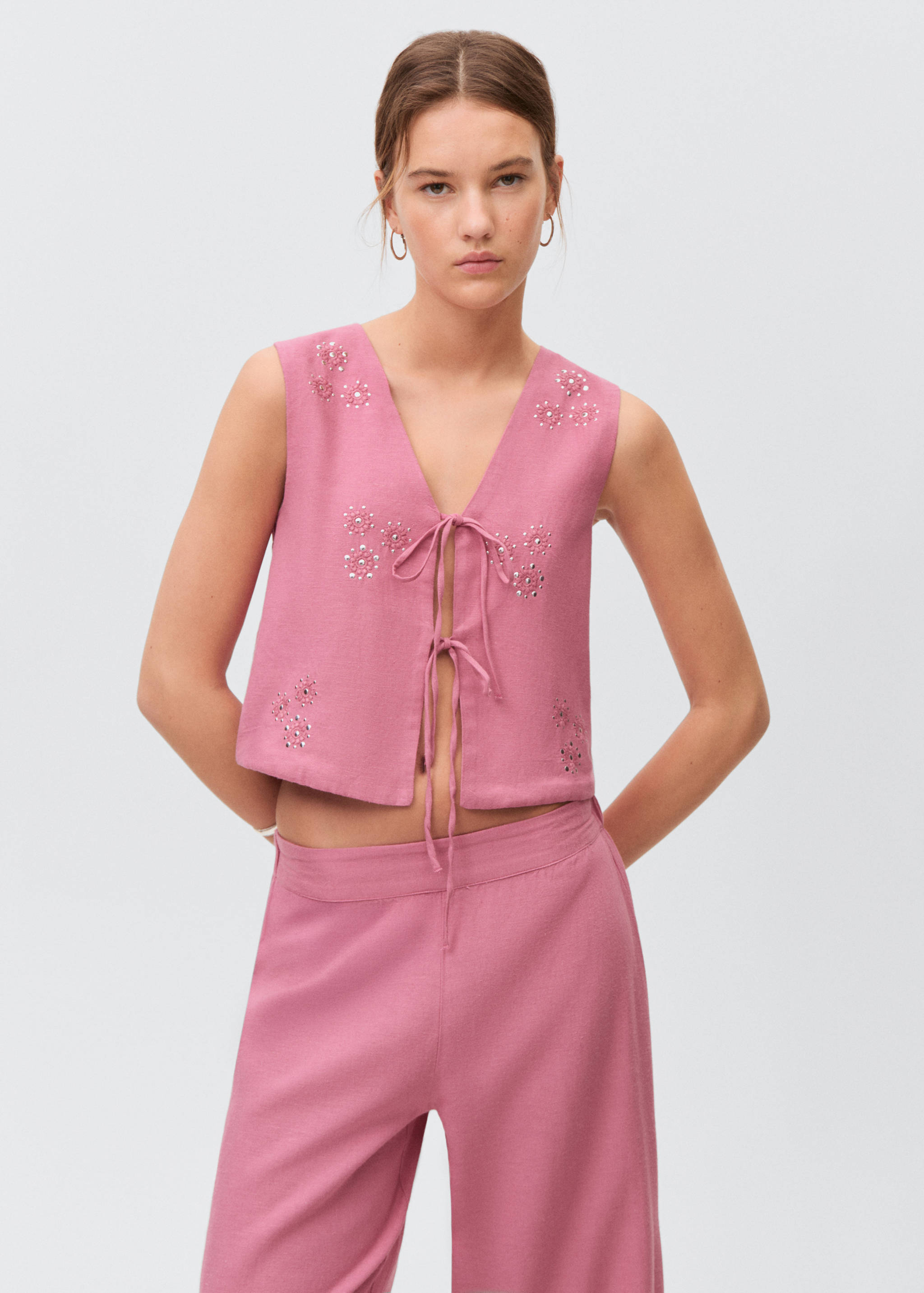 Pantalon style jupe-culotte broderie - Plan moyen