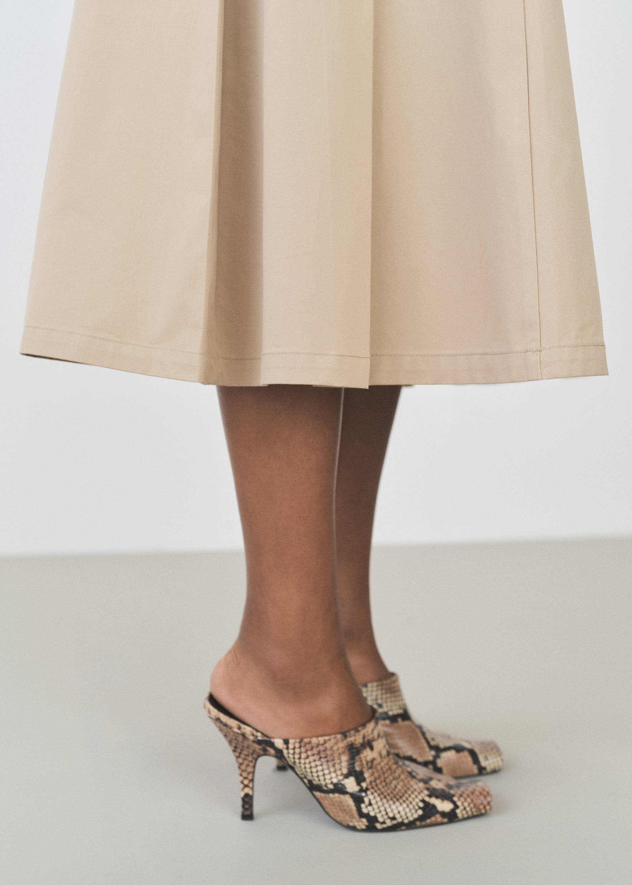 Klockad kjol veckad detalj - Detaljer om artikeln 6