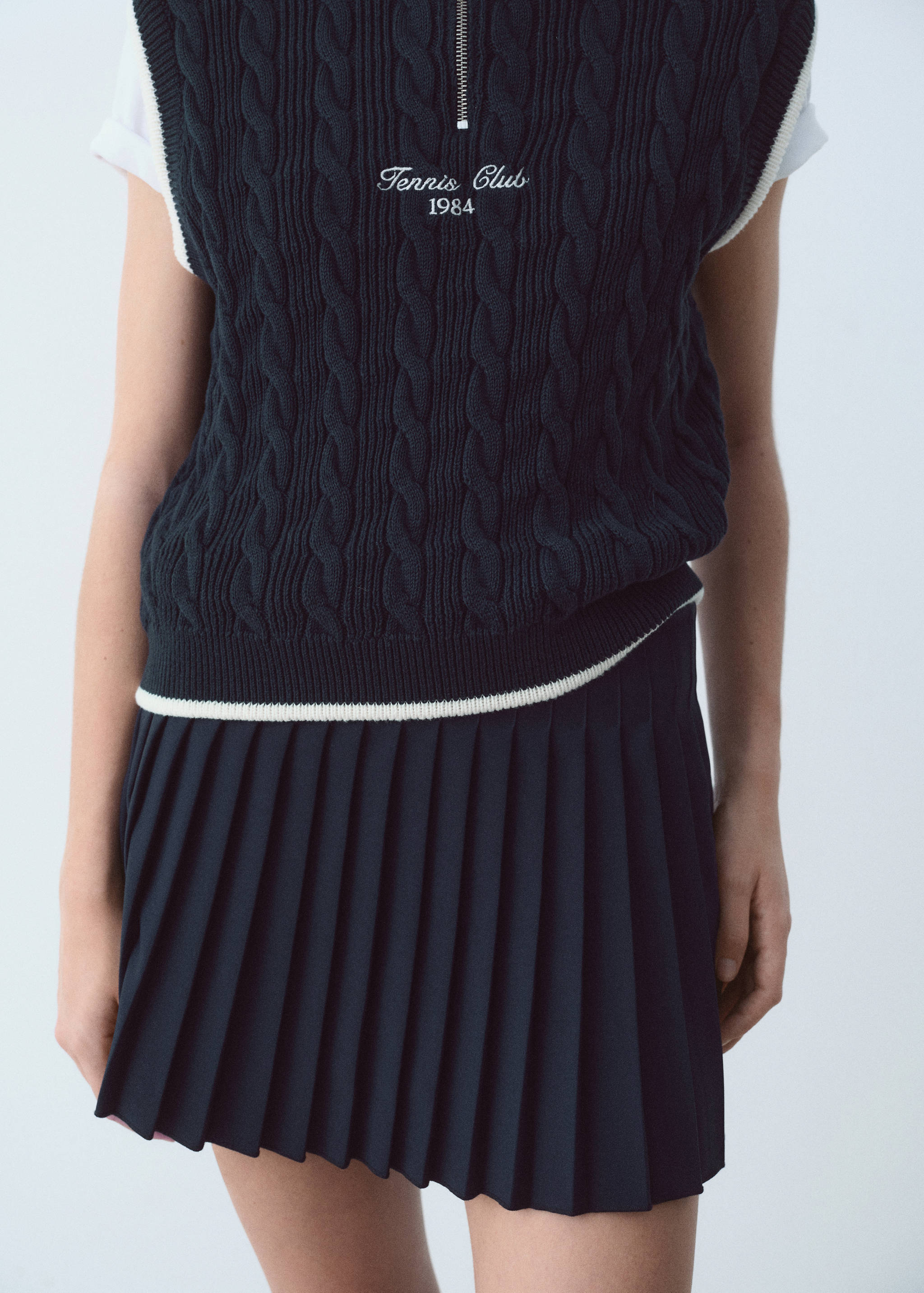 Braided waistcoat with embroidered message - Medium plane