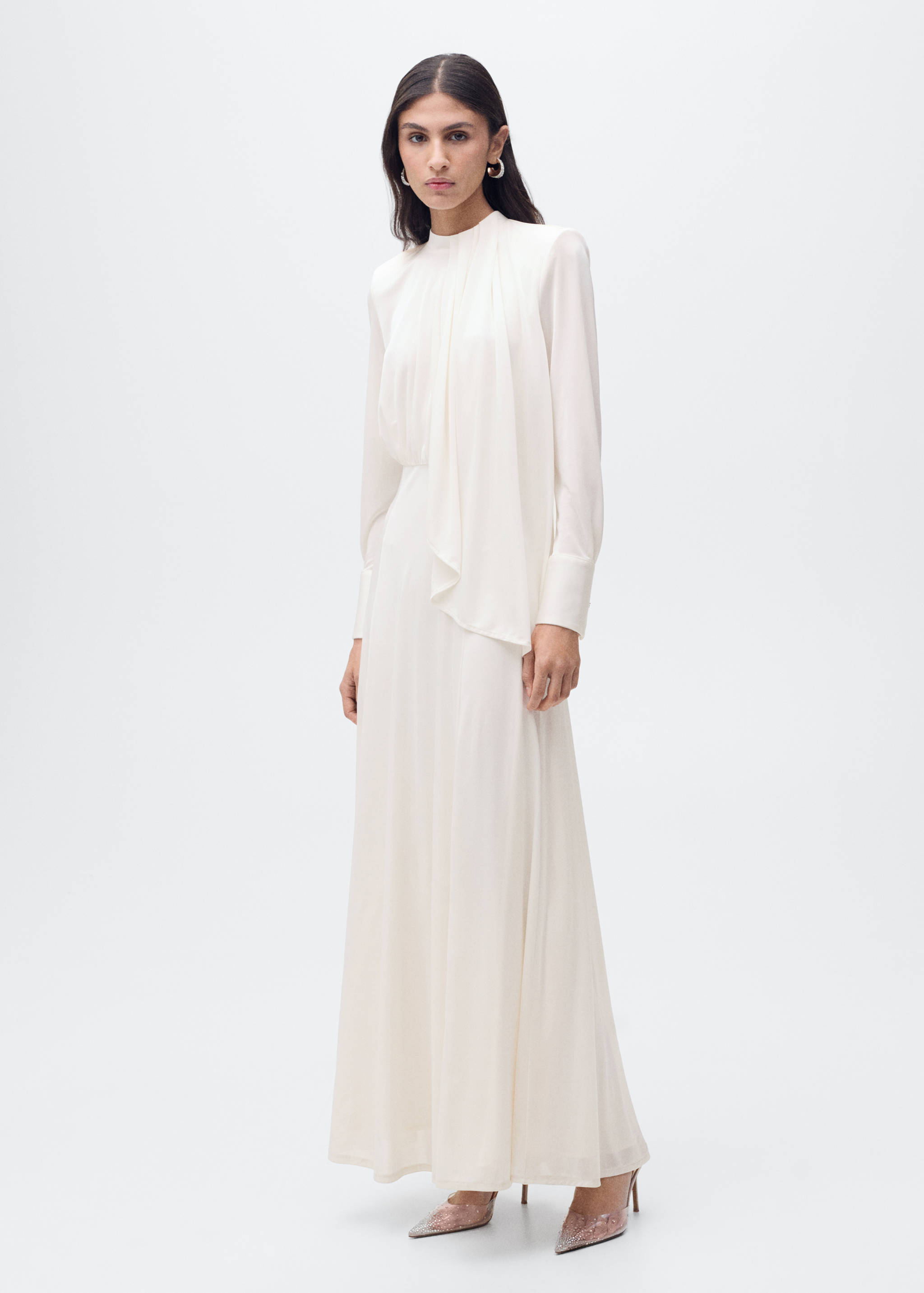 Satijnen jurk met rucheskraag - Overzichtstekening