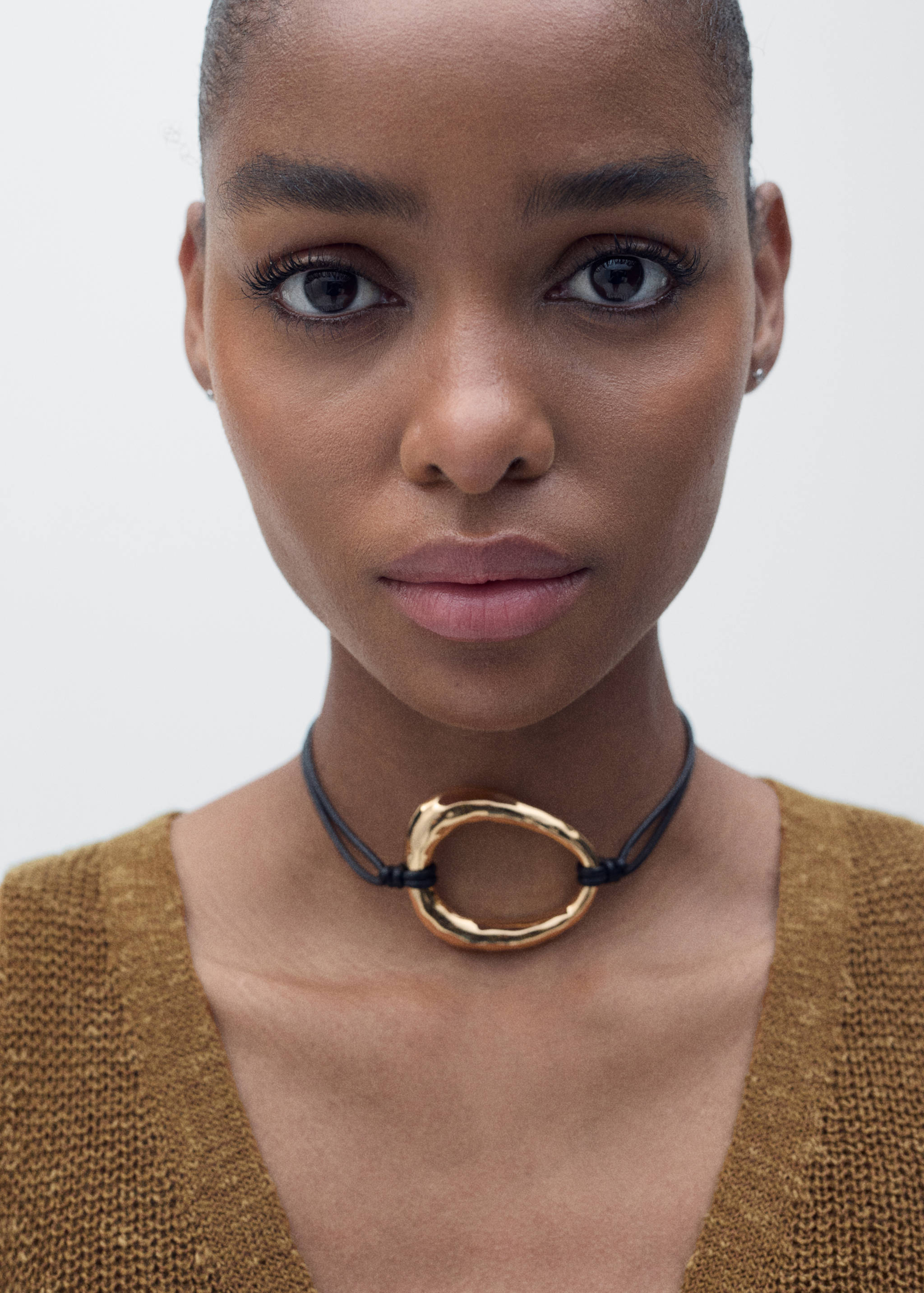 Chunky-knit vest with buttons - Details of the article 1