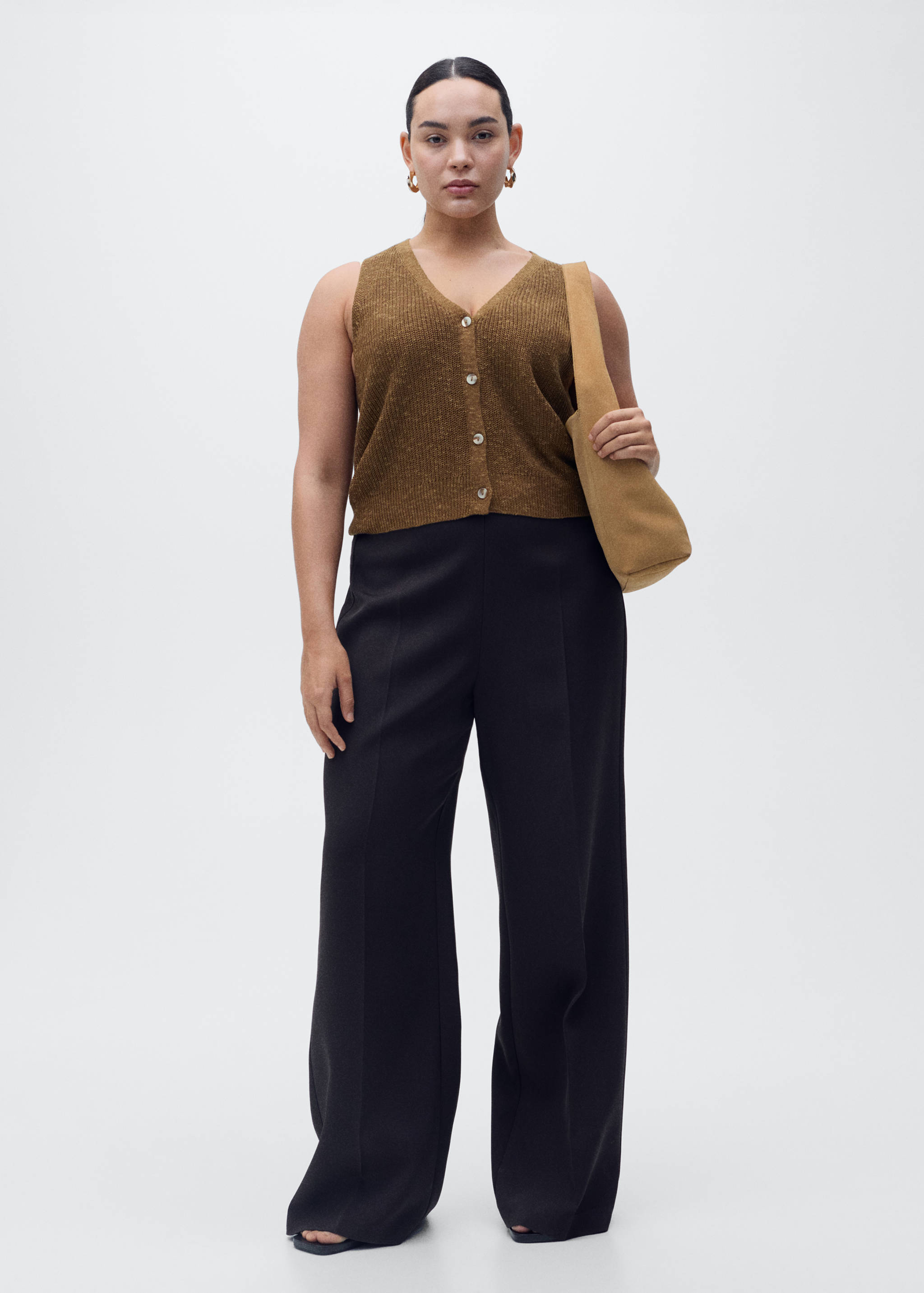 Chunky-knit vest with buttons - Details of the article 3