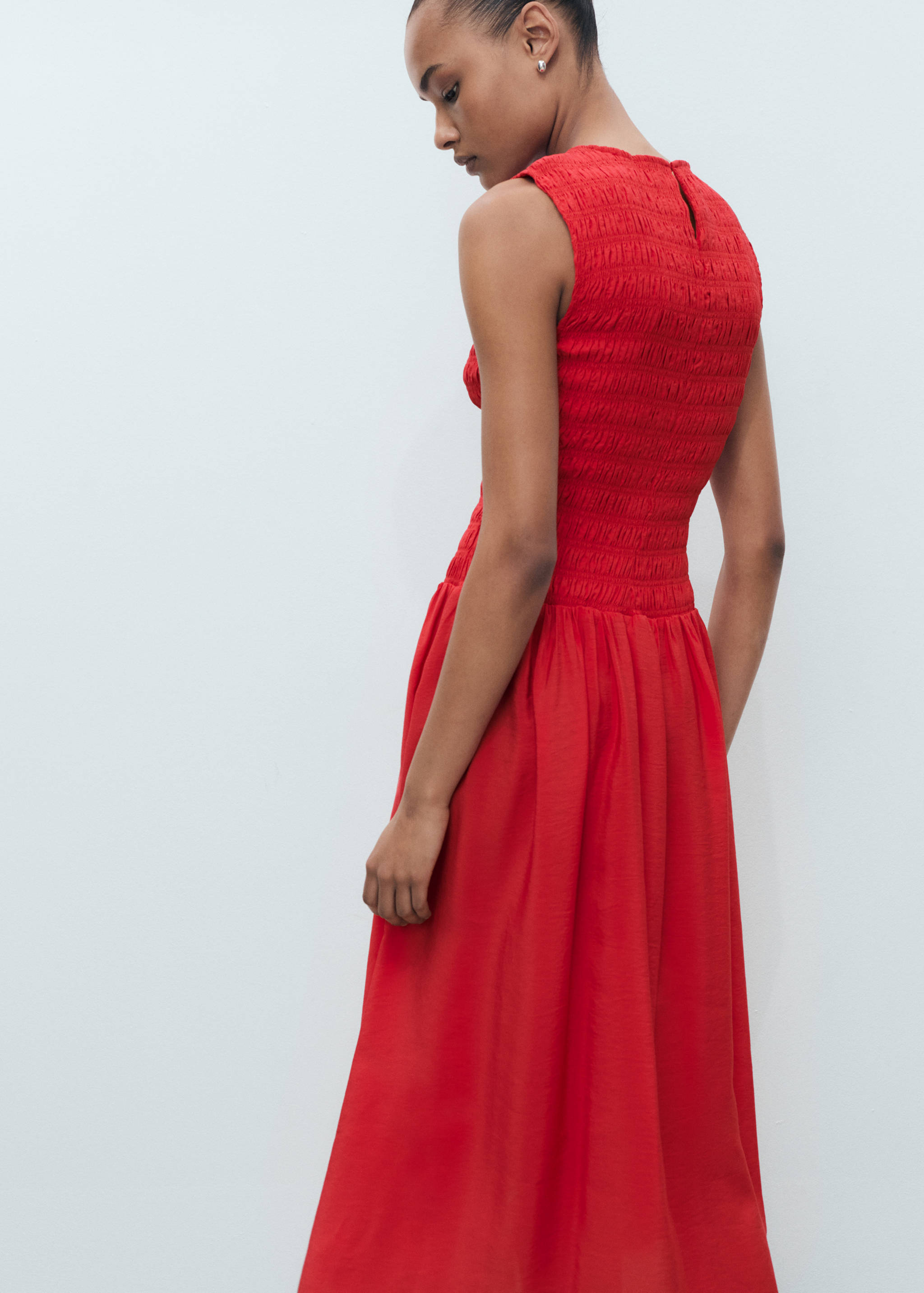 Vestido evasé cuerpo fruncido - Reverso del artículo