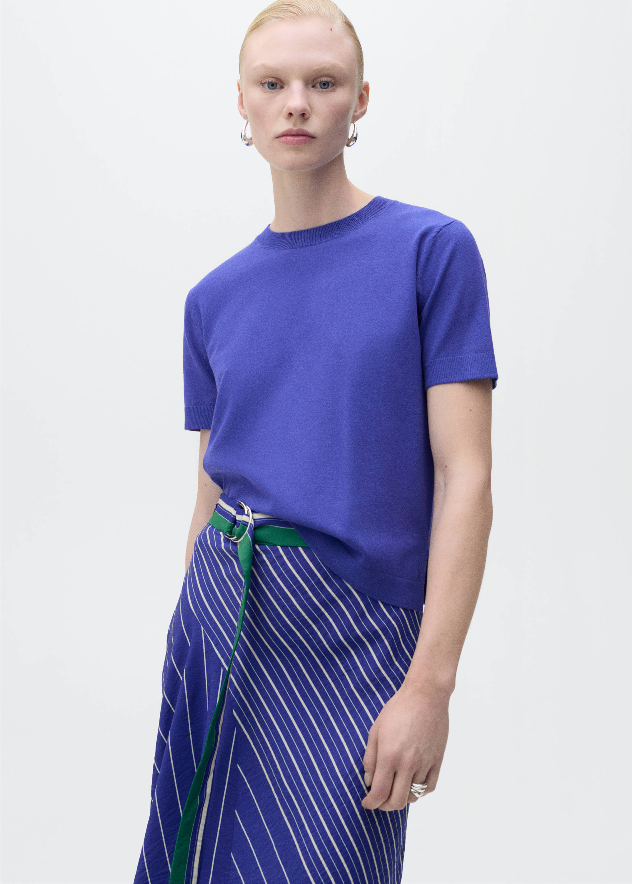 Camisola de malha fina com manga curta - Plano médio